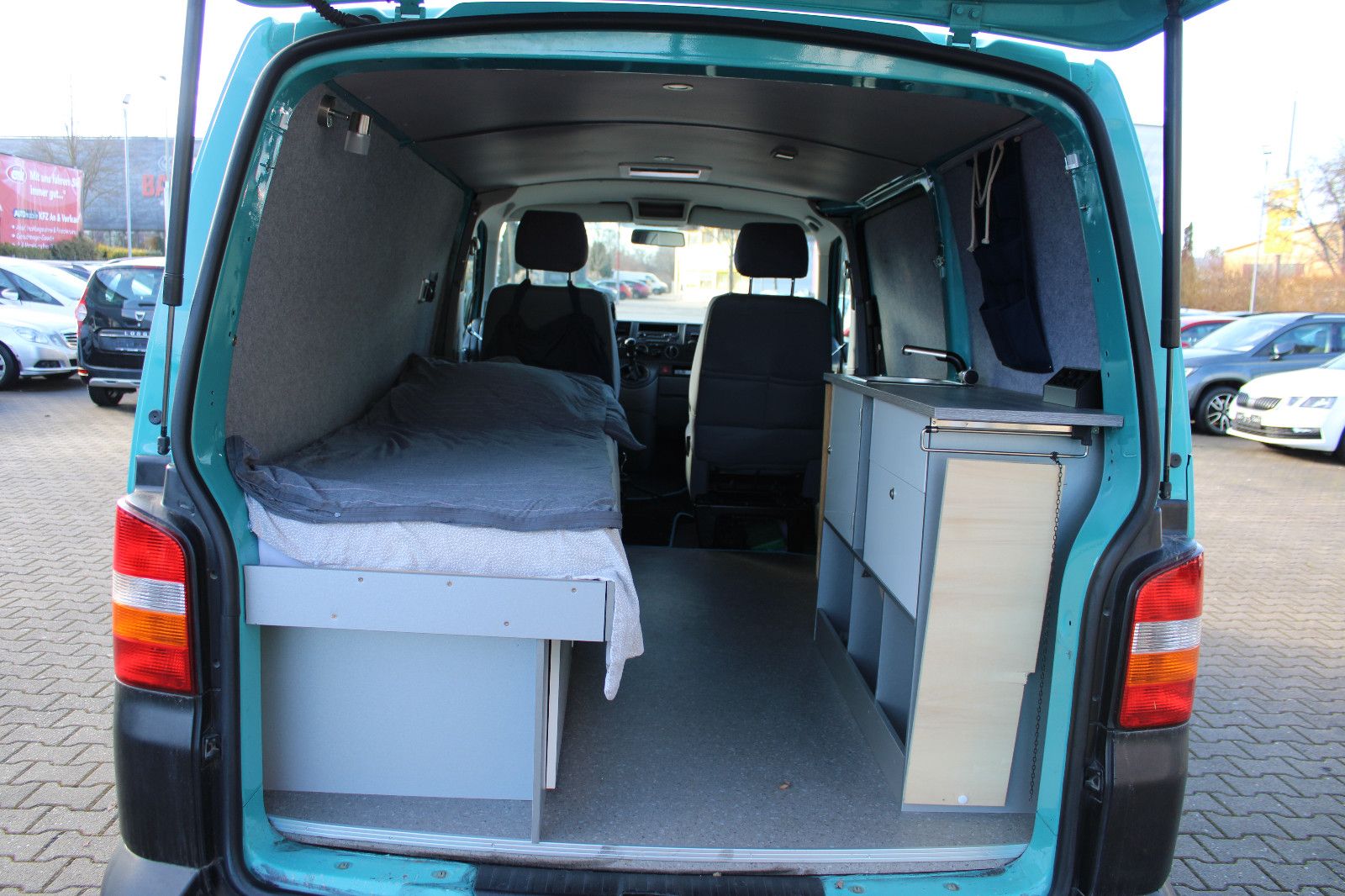 Fahrzeugabbildung Volkswagen T5 1.9TDI AHK,Bett,Waschbecken,Solar