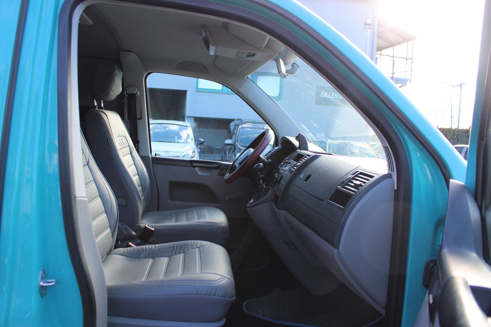 Fahrzeugabbildung Volkswagen T5 1.9TDI AHK,Bett,Waschbecken,Solar