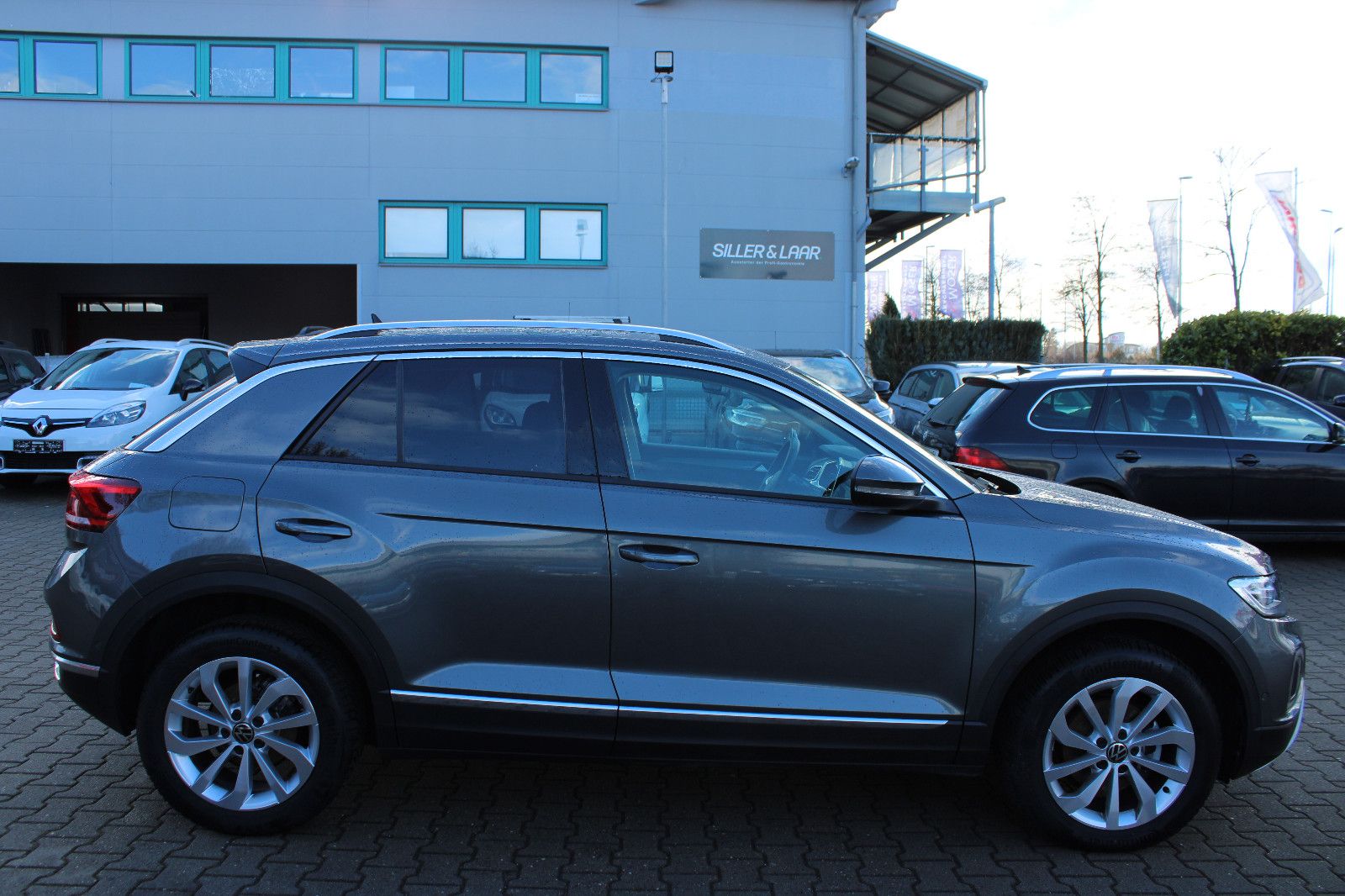 Fahrzeugabbildung Volkswagen T-Roc 1.5 TSI DSG Style SHZ,LED,ACC,PDC