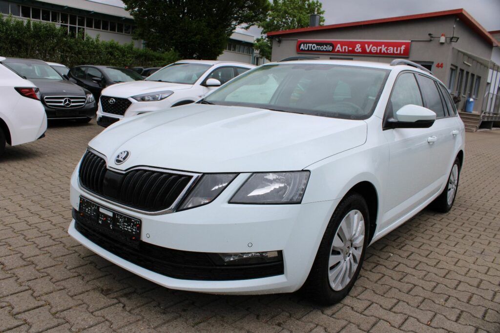 SKODA Octavia 1.6 TDI Combi SHZ,Navi,PDC,LED