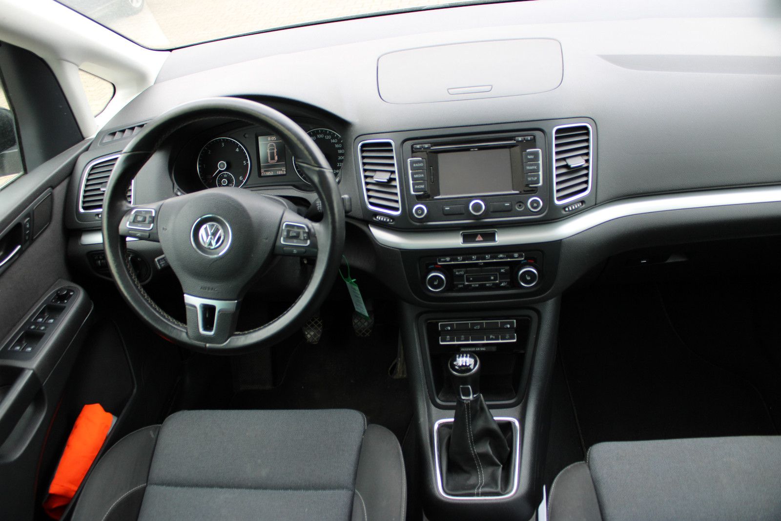 Fahrzeugabbildung Volkswagen Sharan 2.0 TDI  Style Navi,Kamera,AHK,SHZ