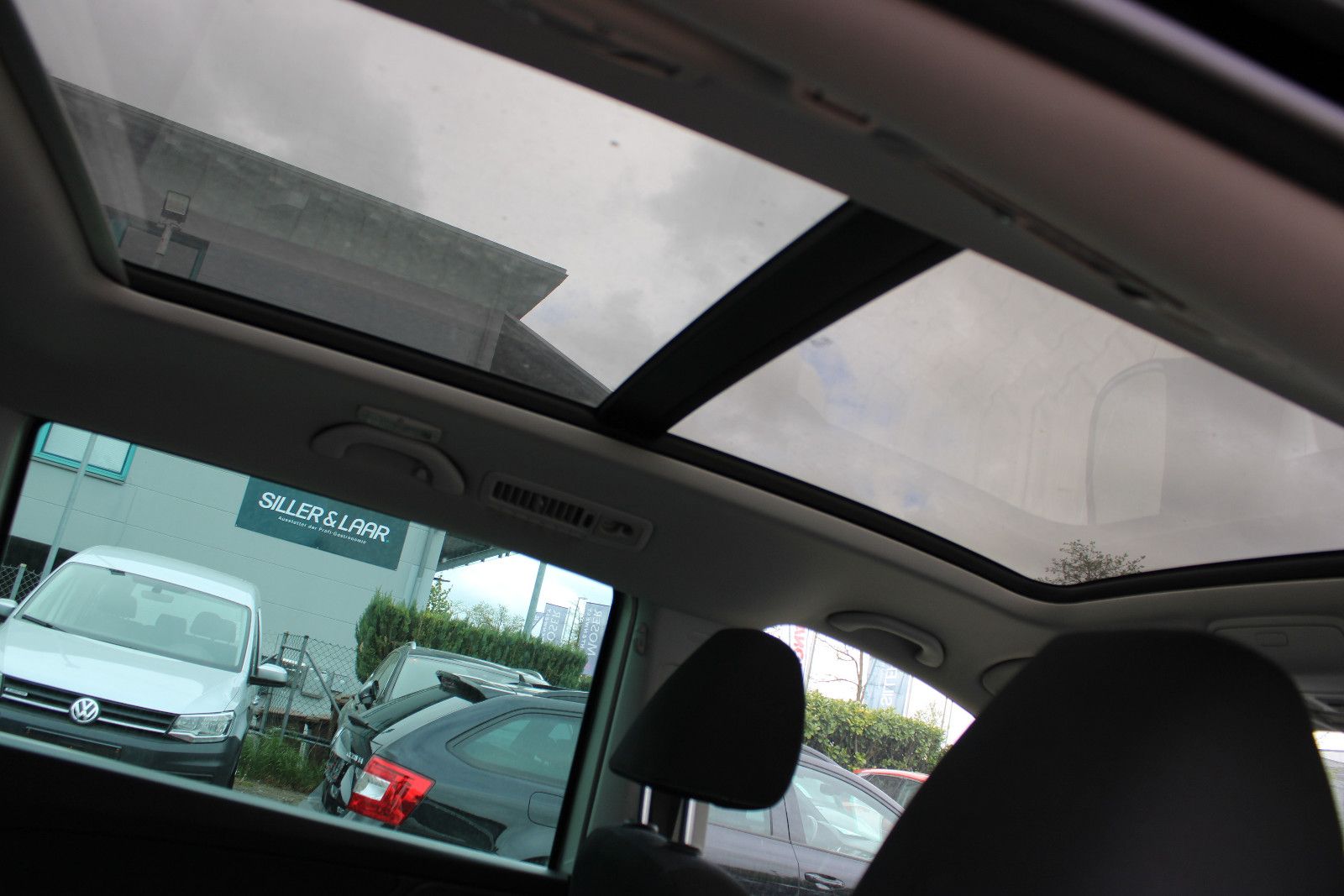 Fahrzeugabbildung Volkswagen Sharan 2.0 TDI  Style Navi,Kamera,AHK,SHZ