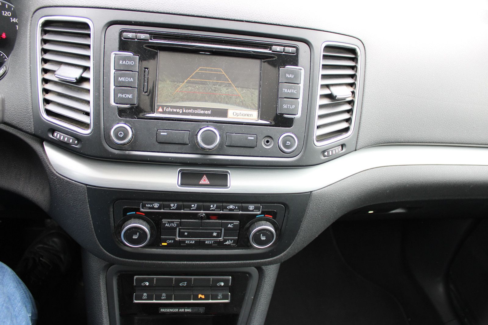 Fahrzeugabbildung Volkswagen Sharan 2.0 TDI  Style Navi,Kamera,AHK,SHZ