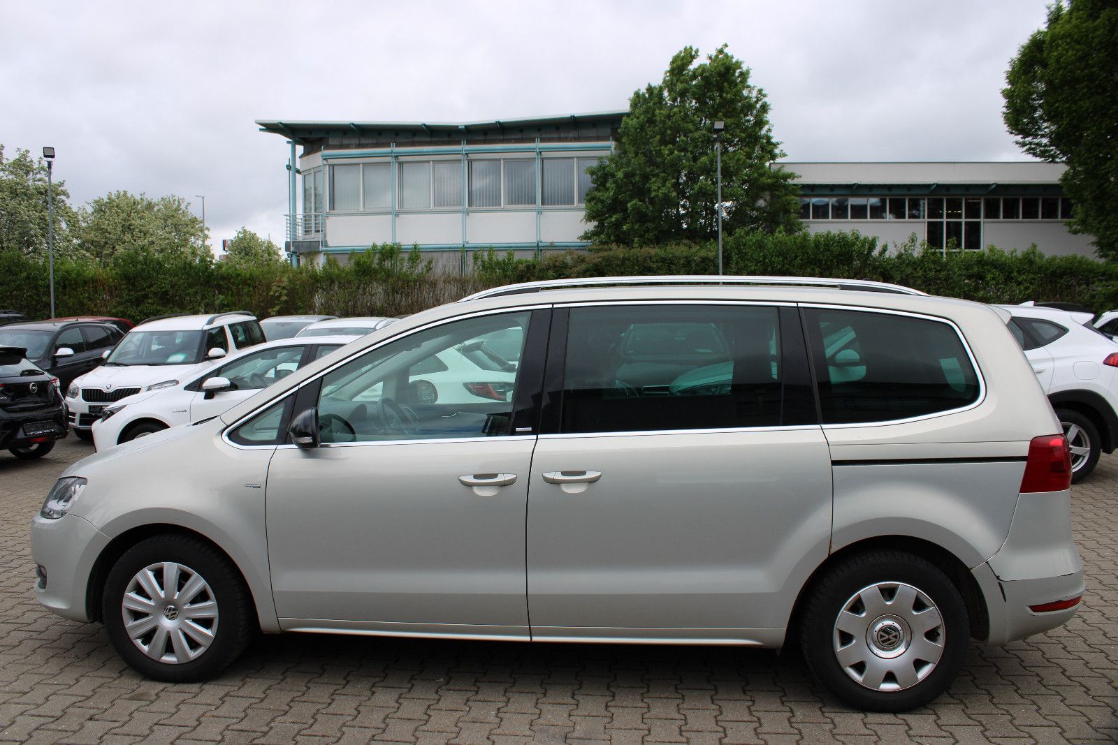 Fahrzeugabbildung Volkswagen Sharan 2.0 TDI  Style Navi,Kamera,AHK,SHZ