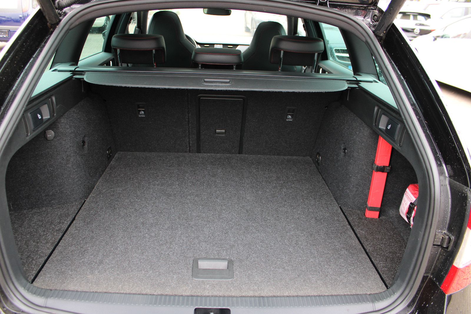 Fahrzeugabbildung SKODA Octavia 2.0 TSI RS Combi Navi,PDC,Xenon,SHZ