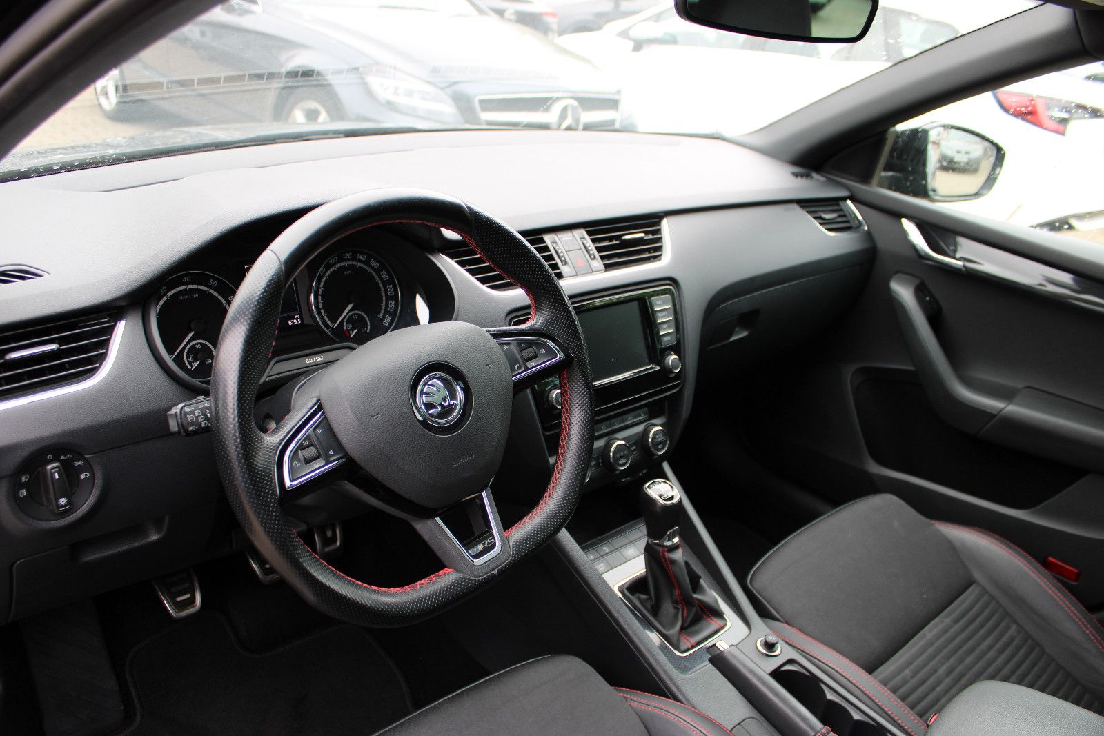 Fahrzeugabbildung SKODA Octavia 2.0 TSI RS Combi Navi,PDC,Xenon,SHZ