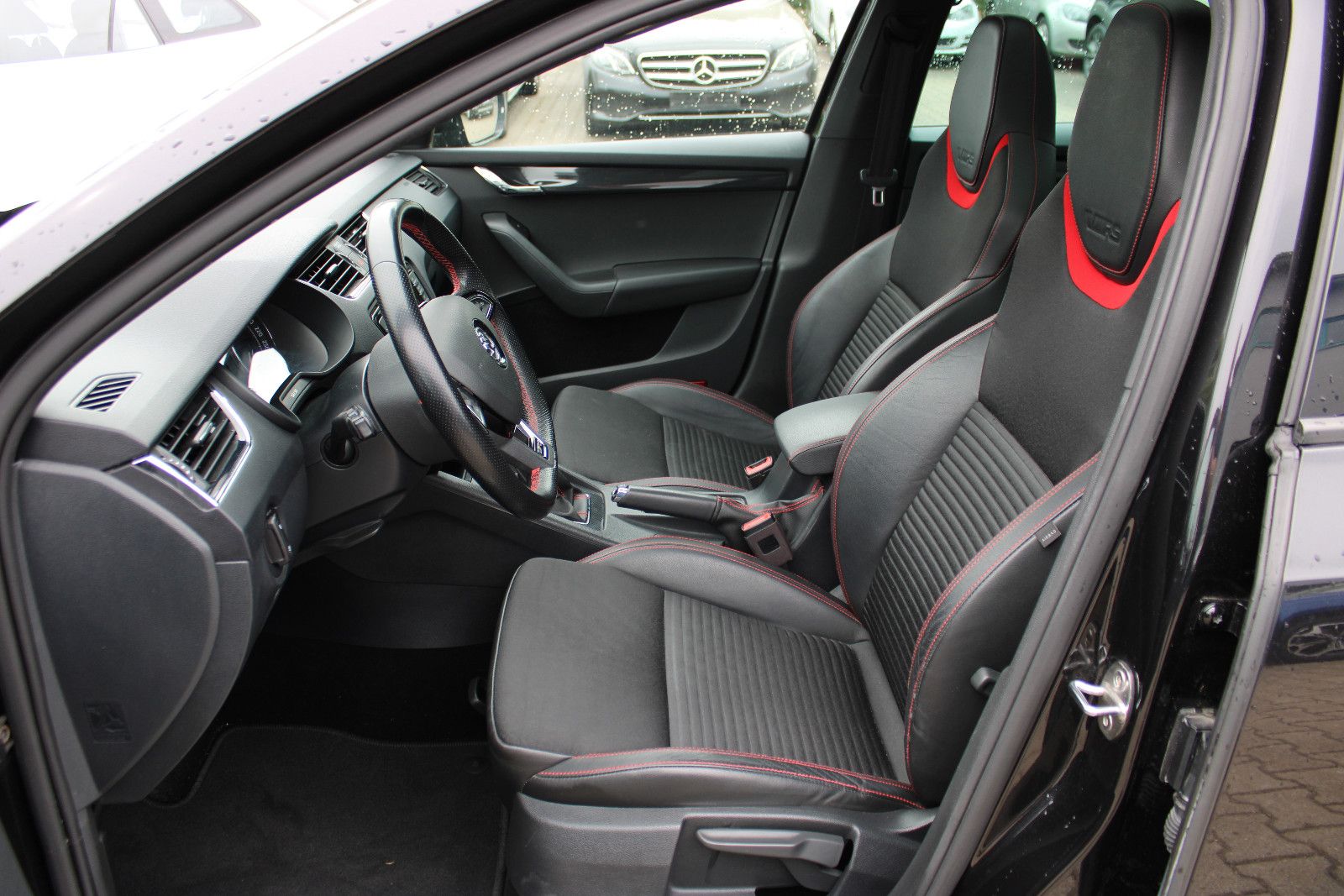 Fahrzeugabbildung SKODA Octavia 2.0 TSI RS Combi Navi,PDC,Xenon,SHZ