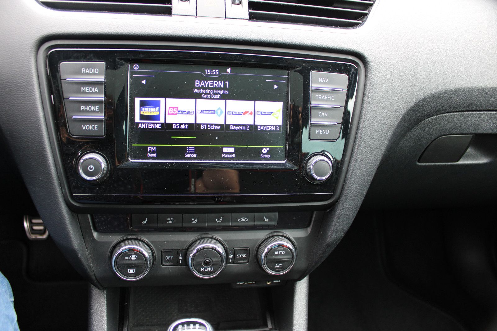 Fahrzeugabbildung SKODA Octavia 2.0 TSI RS Combi Navi,PDC,Xenon,SHZ