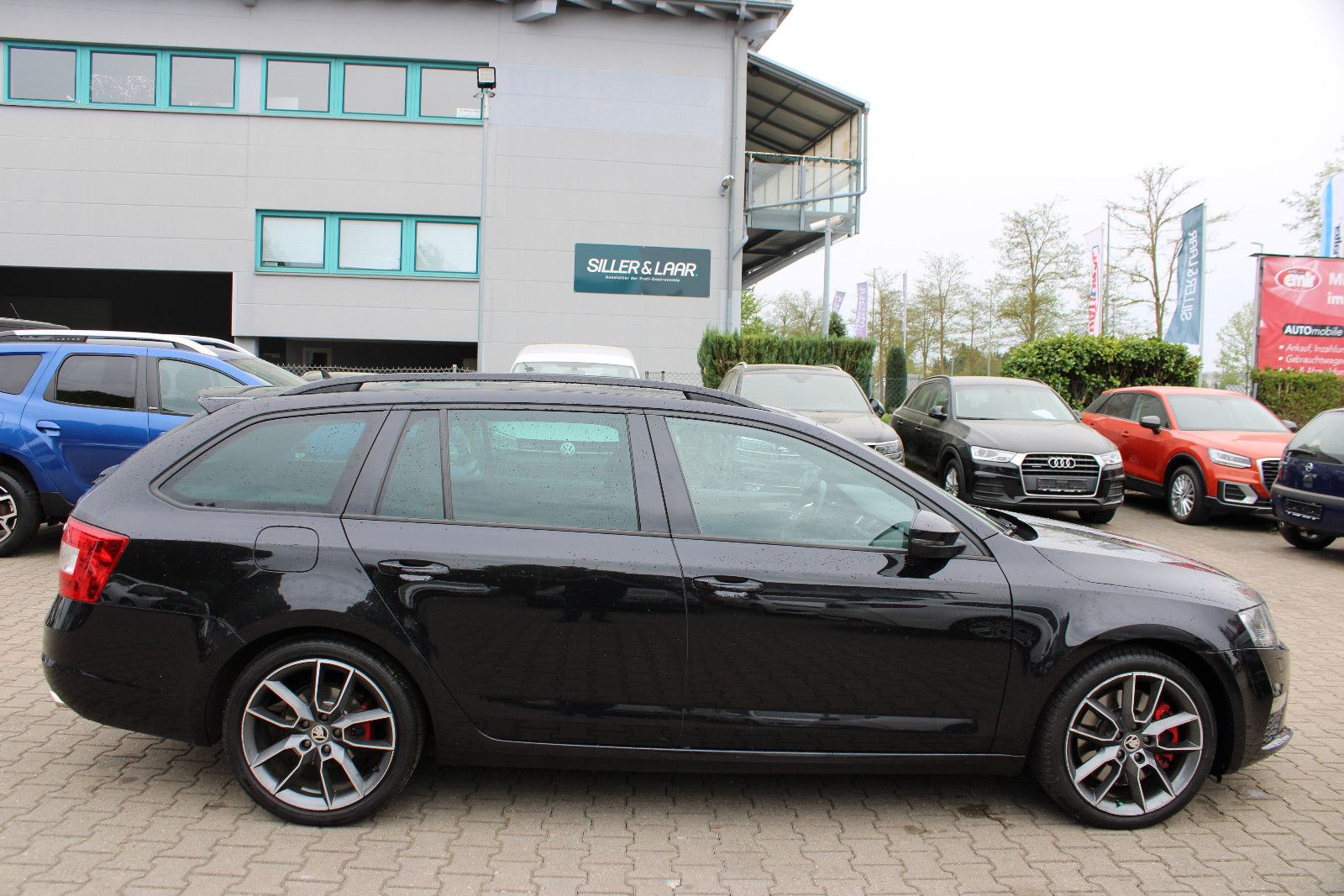 Fahrzeugabbildung SKODA Octavia 2.0 TSI RS Combi Navi,PDC,Xenon,SHZ