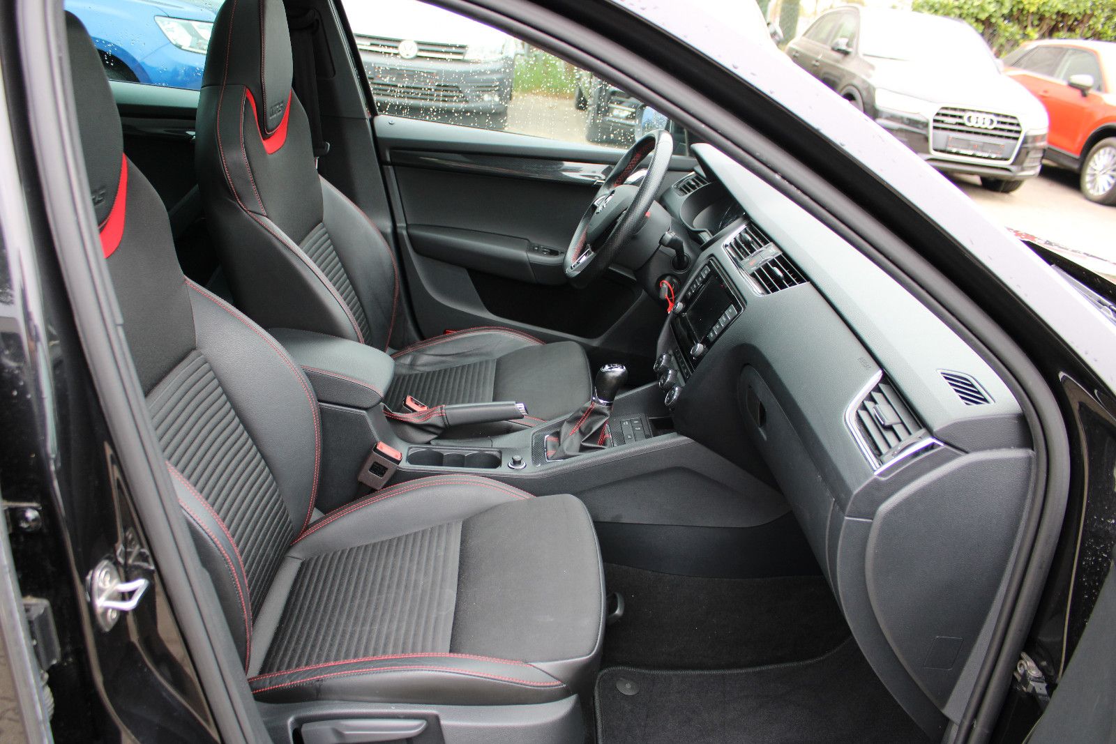 Fahrzeugabbildung SKODA Octavia 2.0 TSI RS Combi Navi,PDC,Xenon,SHZ