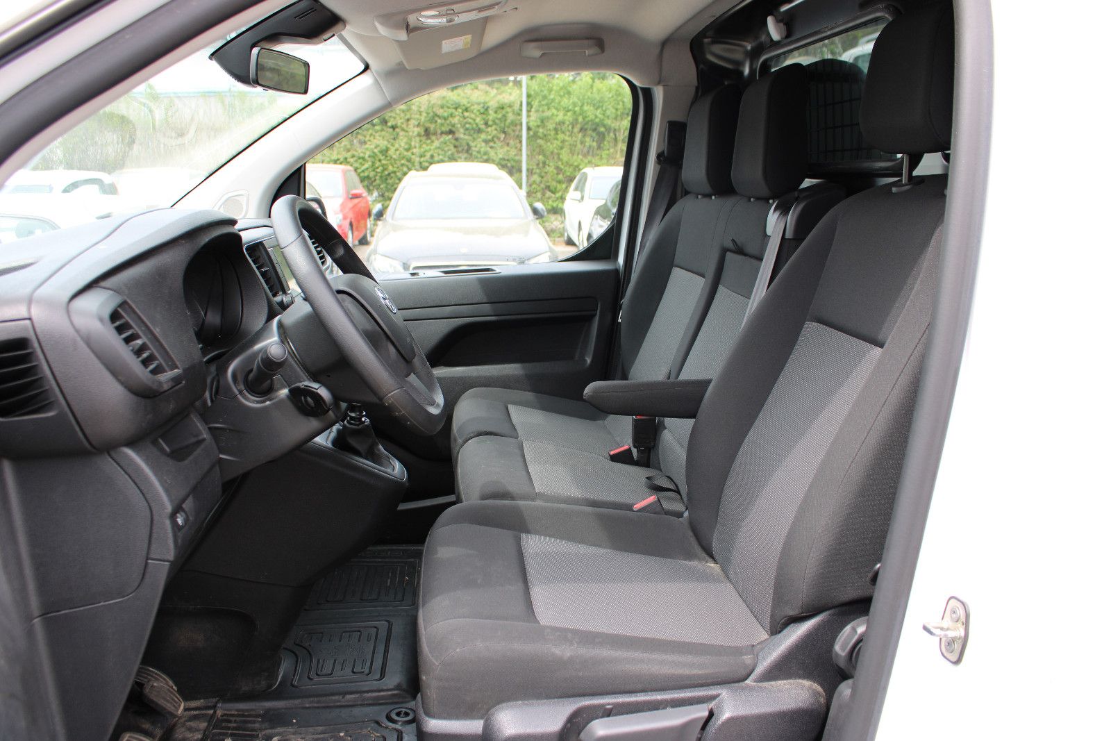 Fahrzeugabbildung Toyota Proace Meister L2 Kamera,Navi,Apple,Android,Klim