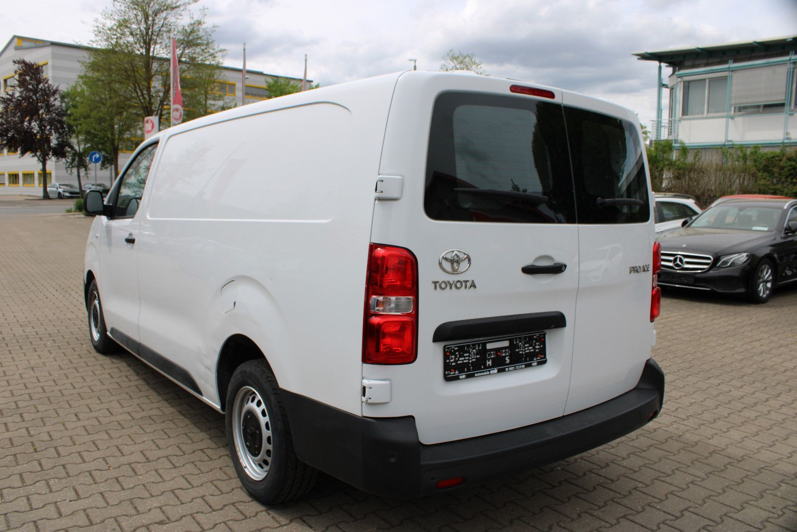 Fahrzeugabbildung Toyota Proace Meister L2 Kamera,Navi,Apple,Android,Klim