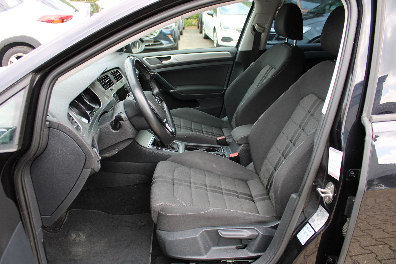 Fahrzeugabbildung Volkswagen Golf 1.6 TDI PDC,SHZ,Klimaautom.