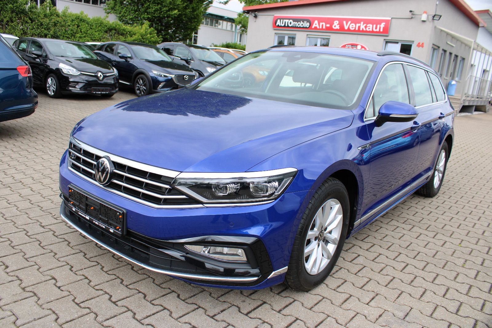 Fahrzeugabbildung Volkswagen Passat Variant 1.5 TSI OPF DSG  R-Line Kamer,AHK
