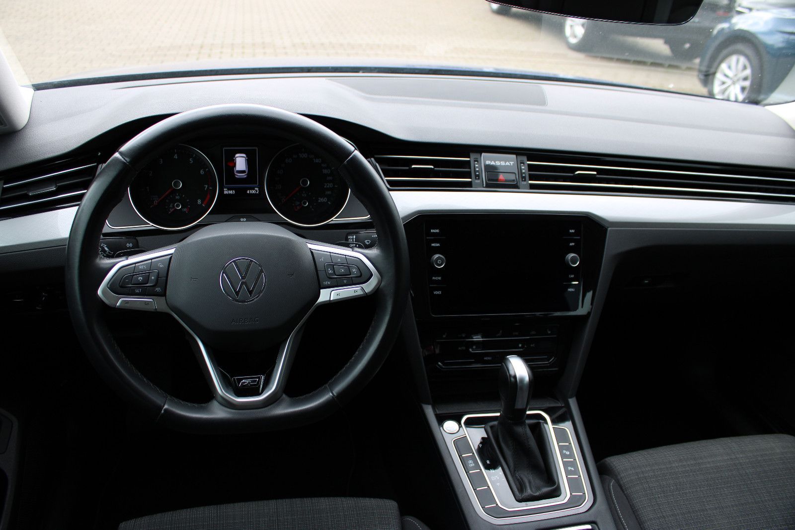 Fahrzeugabbildung Volkswagen Passat Variant 1.5 TSI OPF DSG  R-Line Kamer,AHK