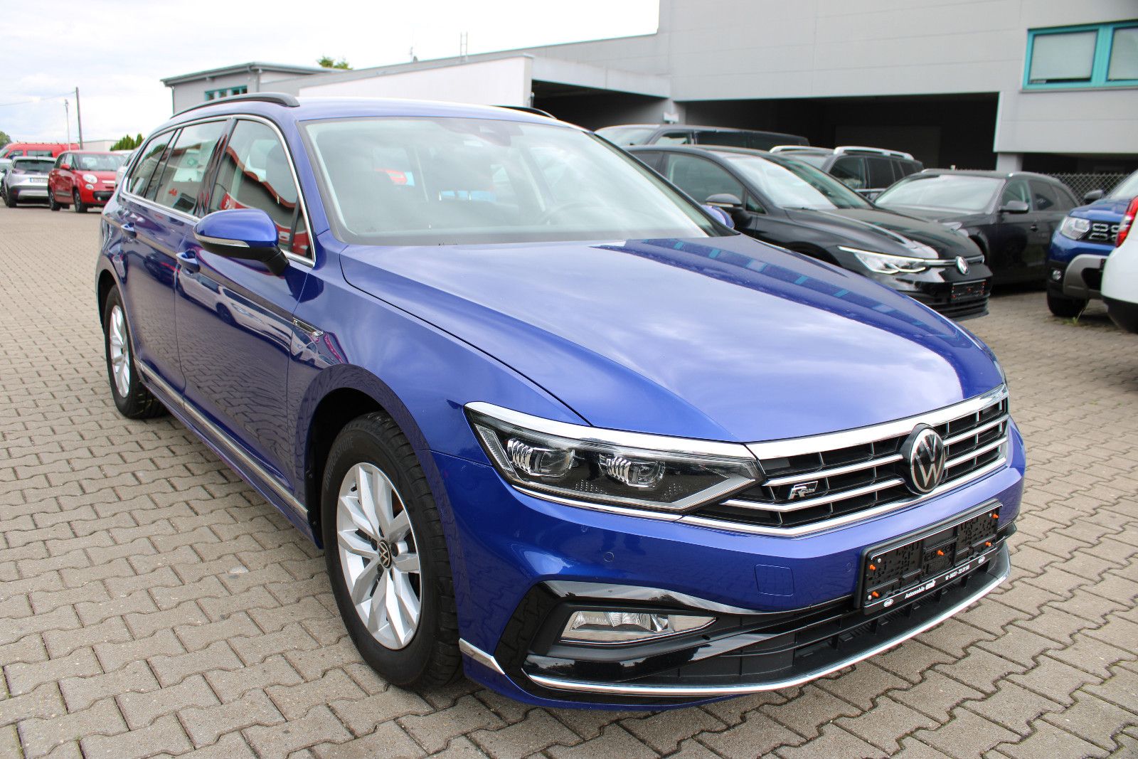 Fahrzeugabbildung Volkswagen Passat Variant 1.5 TSI OPF DSG  R-Line Kamer,AHK