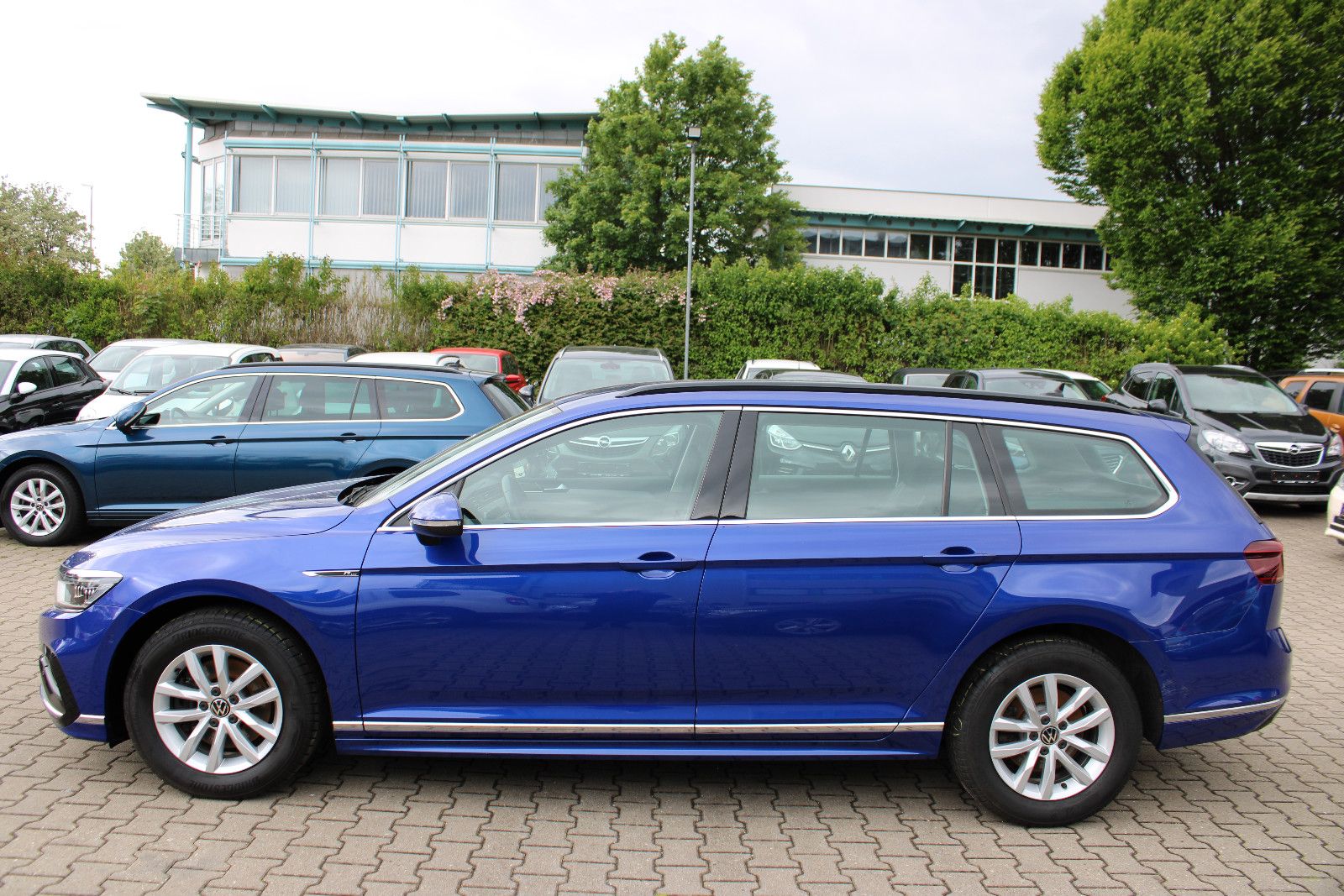 Fahrzeugabbildung Volkswagen Passat Variant 1.5 TSI OPF DSG  R-Line Kamer,AHK