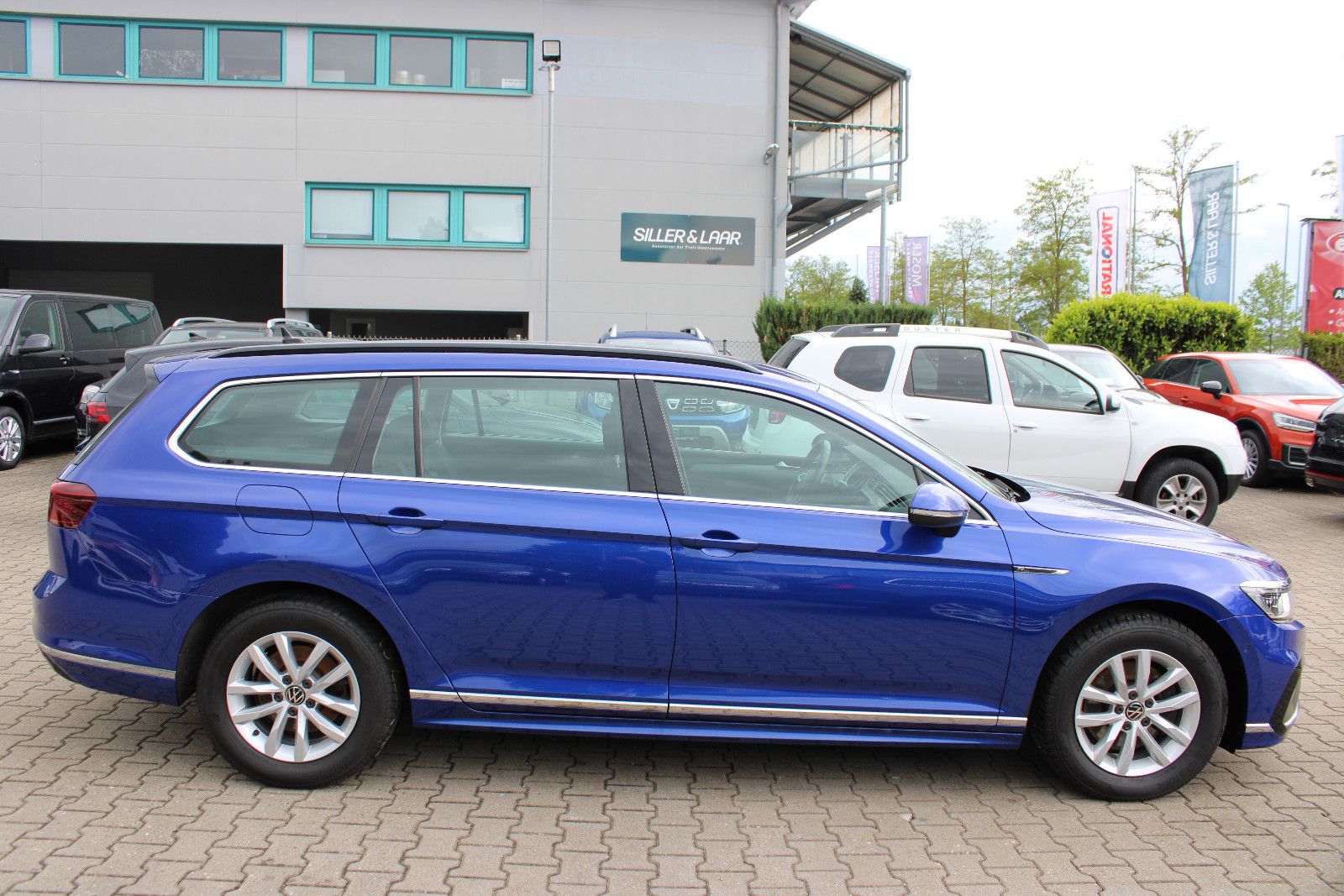 Fahrzeugabbildung Volkswagen Passat Variant 1.5 TSI OPF DSG  R-Line Kamer,AHK