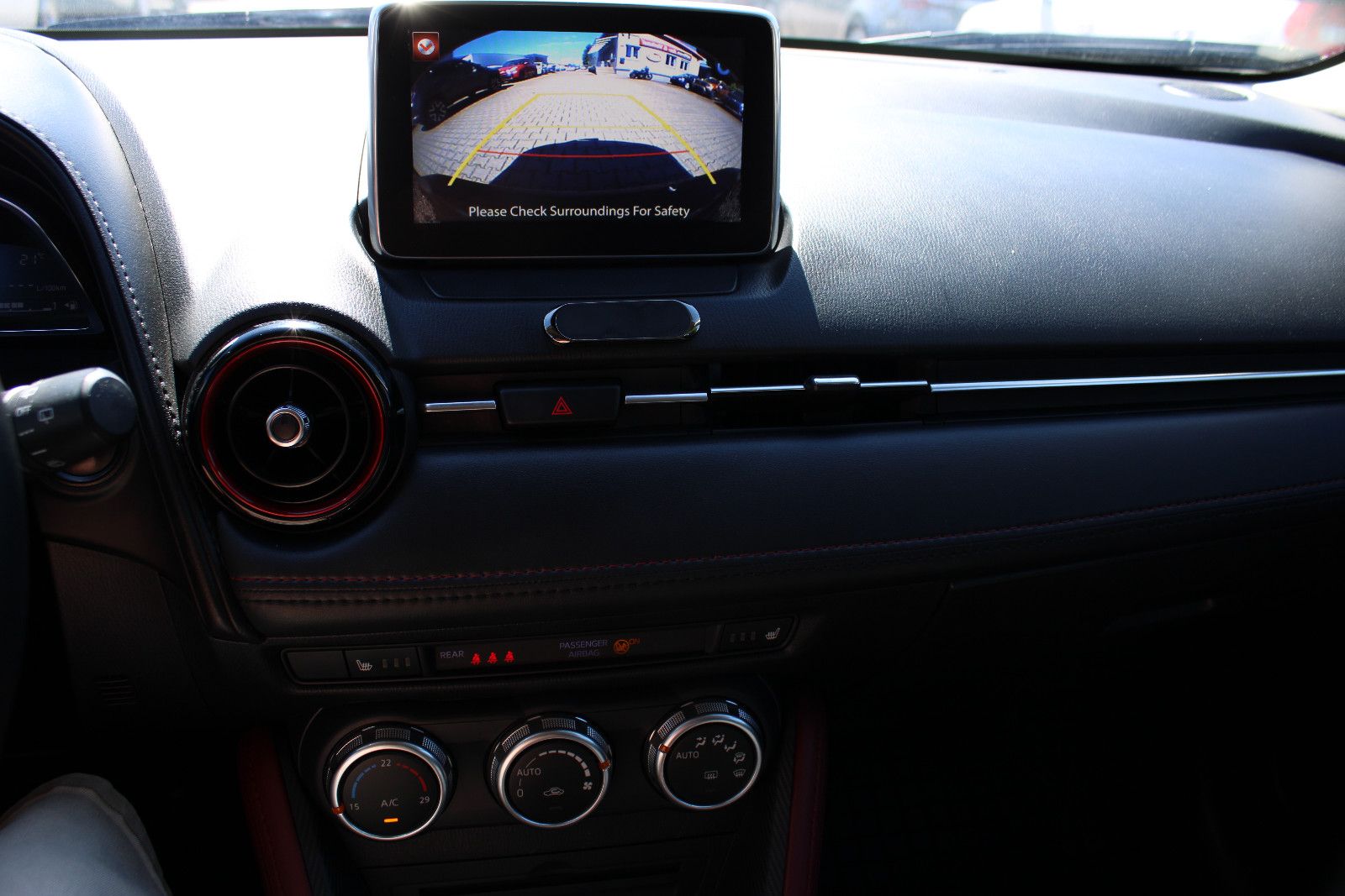 Fahrzeugabbildung Mazda CX-3 1.5 SKYACTIV-D  Navi,PDC,Kamera,Leder,HeadU