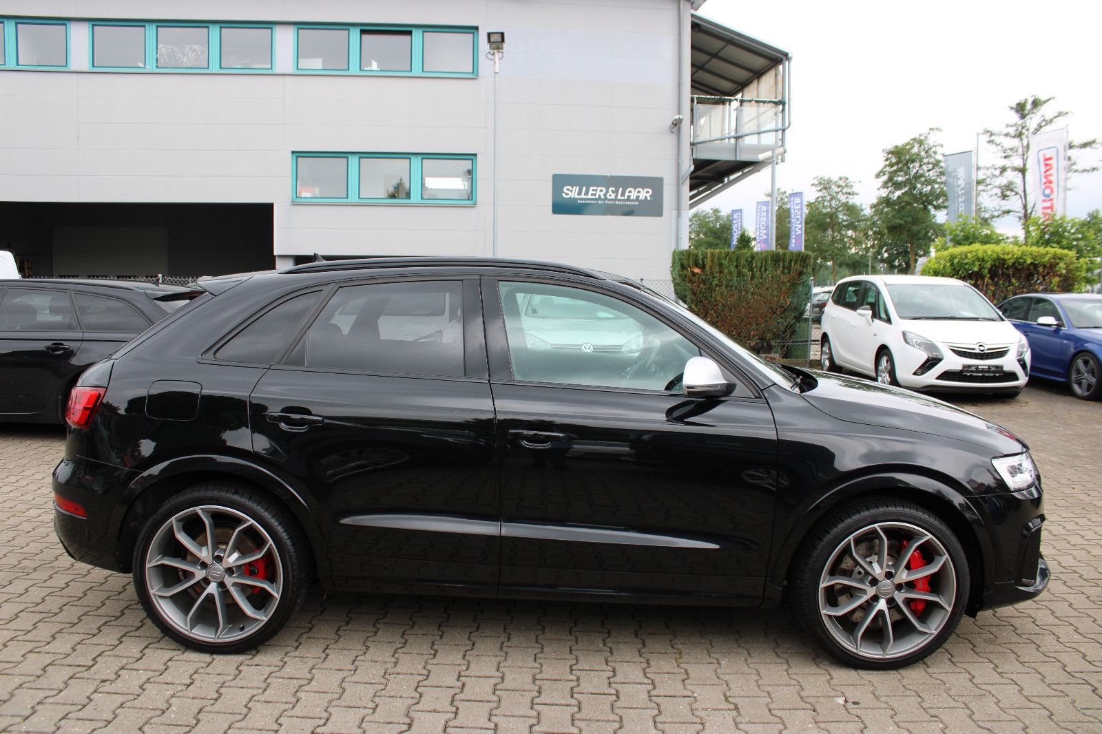 Fahrzeugabbildung Audi RSQ3 2.5 TFSI S tronic quattro Navi,PDC,SHZ,20Zo