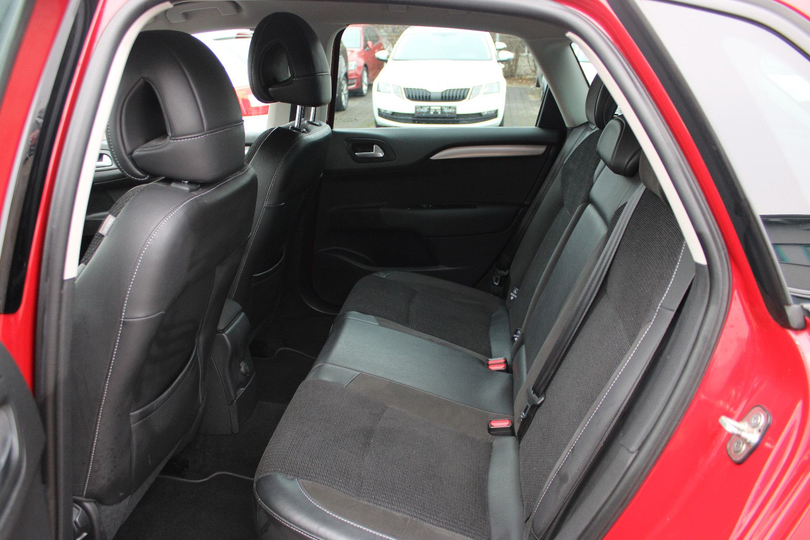 Fahrzeugabbildung Citroën C4 1.6HDI Shine Navi,PDC,SHZ,AHK,LED