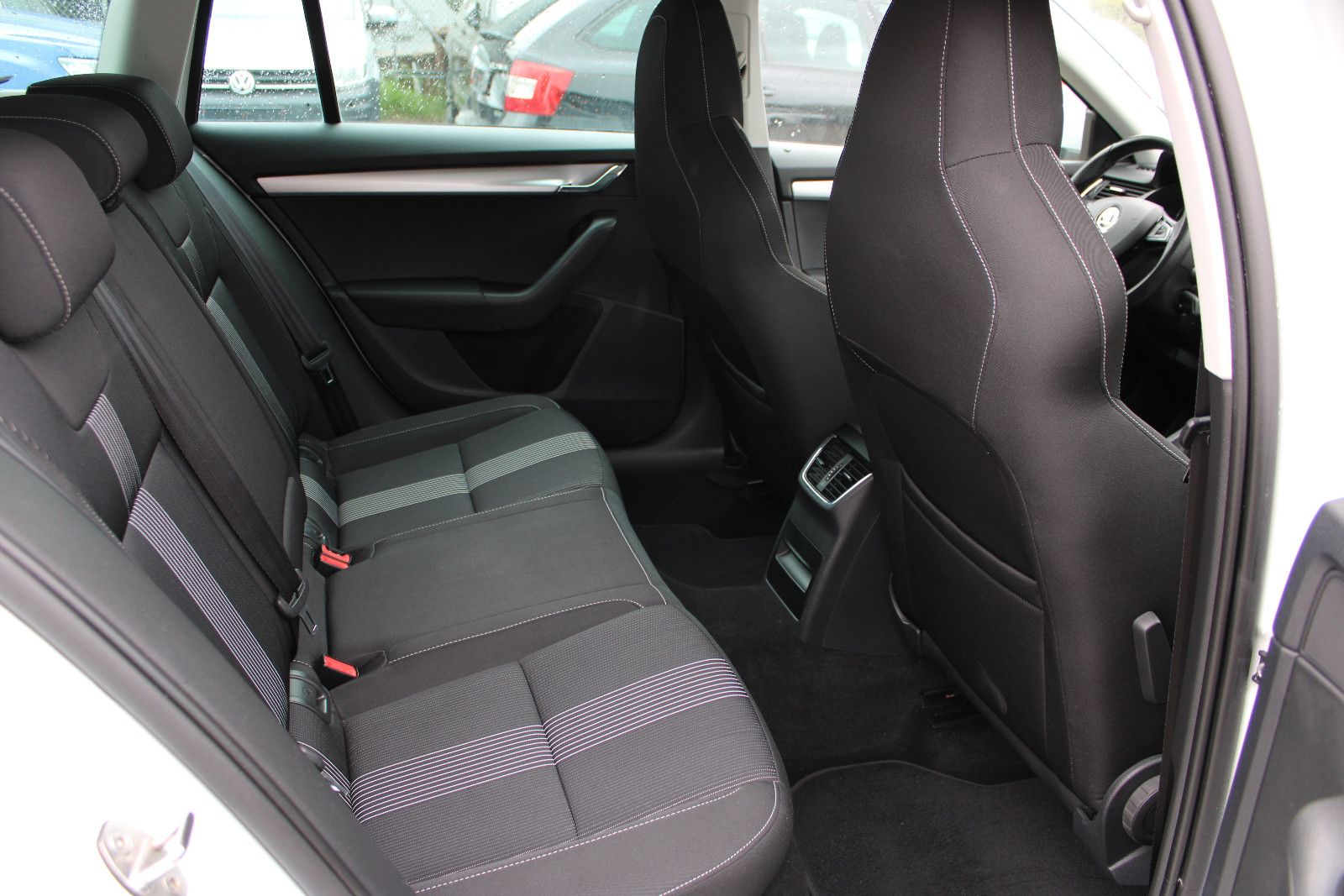 Fahrzeugabbildung SKODA Octavia 1.6 TDI Combi SHZ,Navi,PDC,LED