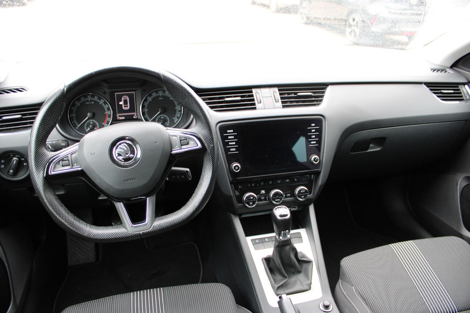 Fahrzeugabbildung SKODA Octavia 1.6 TDI Combi SHZ,Navi,PDC,LED
