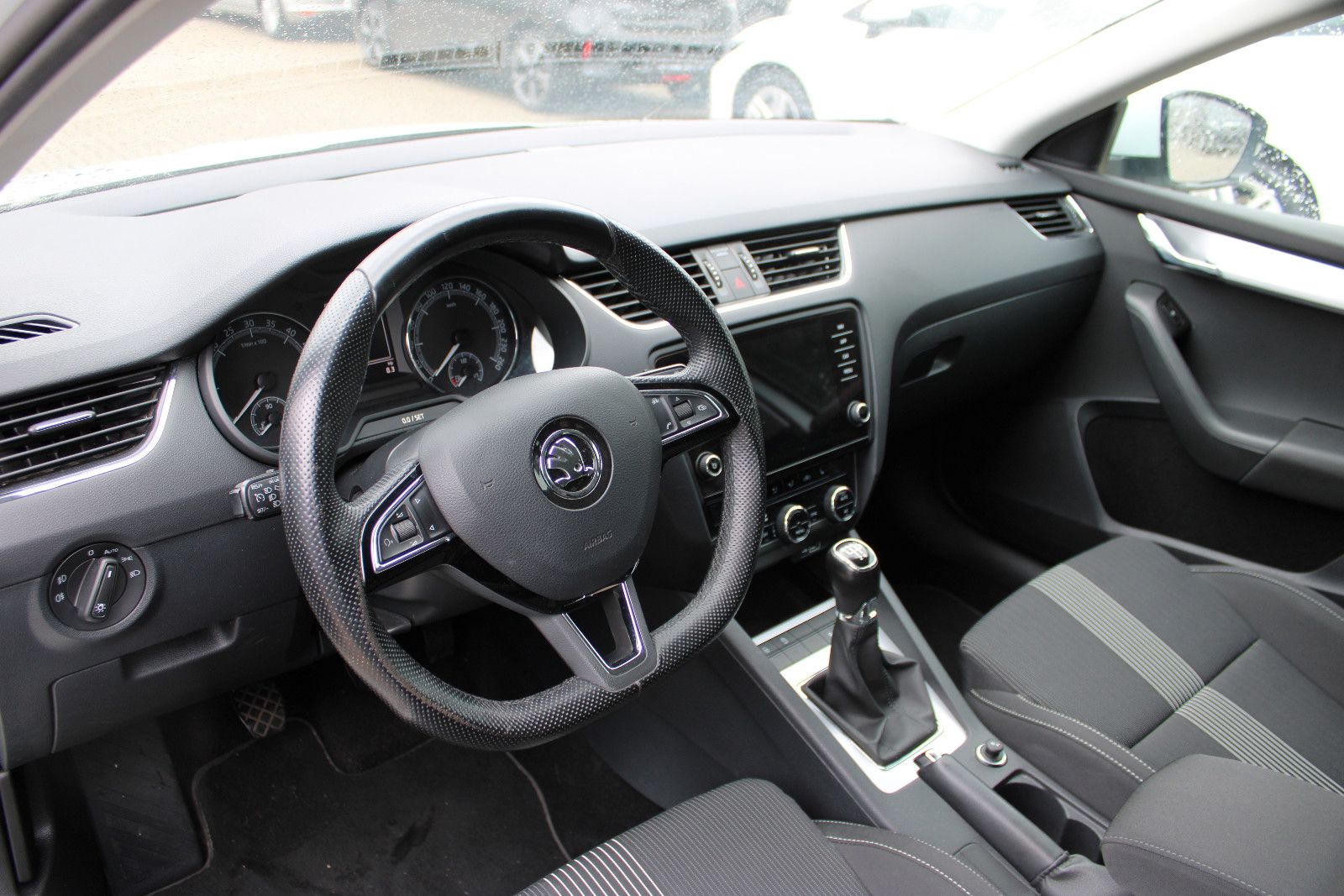 Fahrzeugabbildung SKODA Octavia 1.6 TDI Combi SHZ,Navi,PDC,LED
