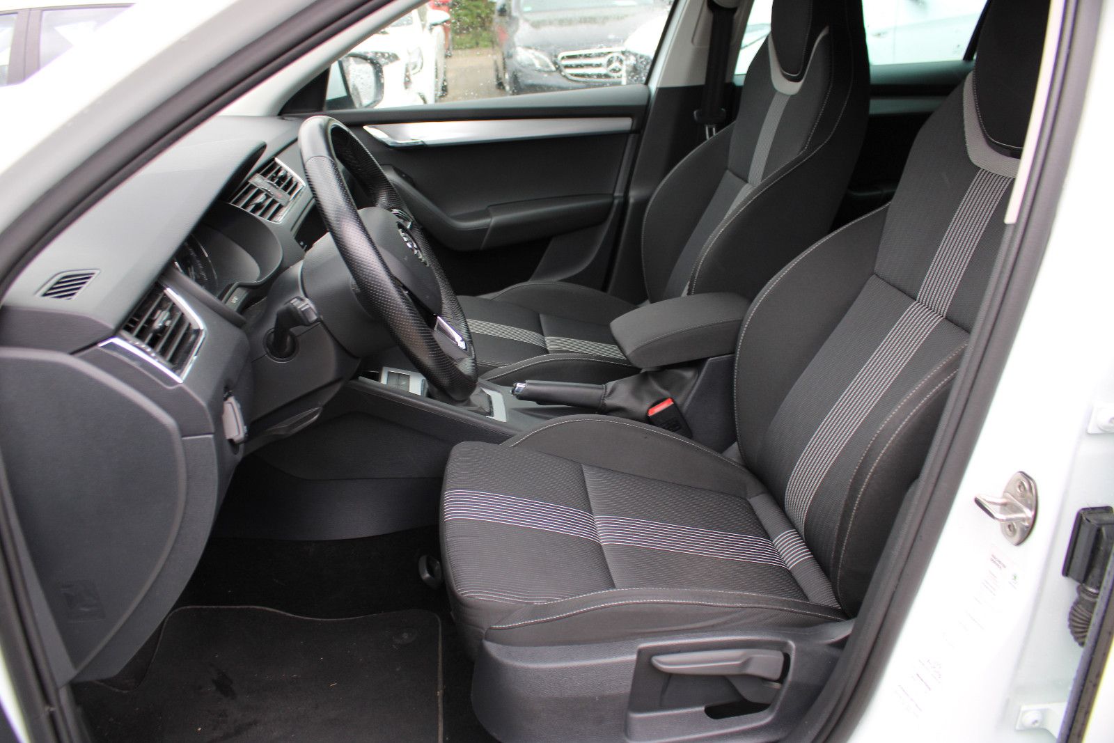 Fahrzeugabbildung SKODA Octavia 1.6 TDI Combi SHZ,Navi,PDC,LED