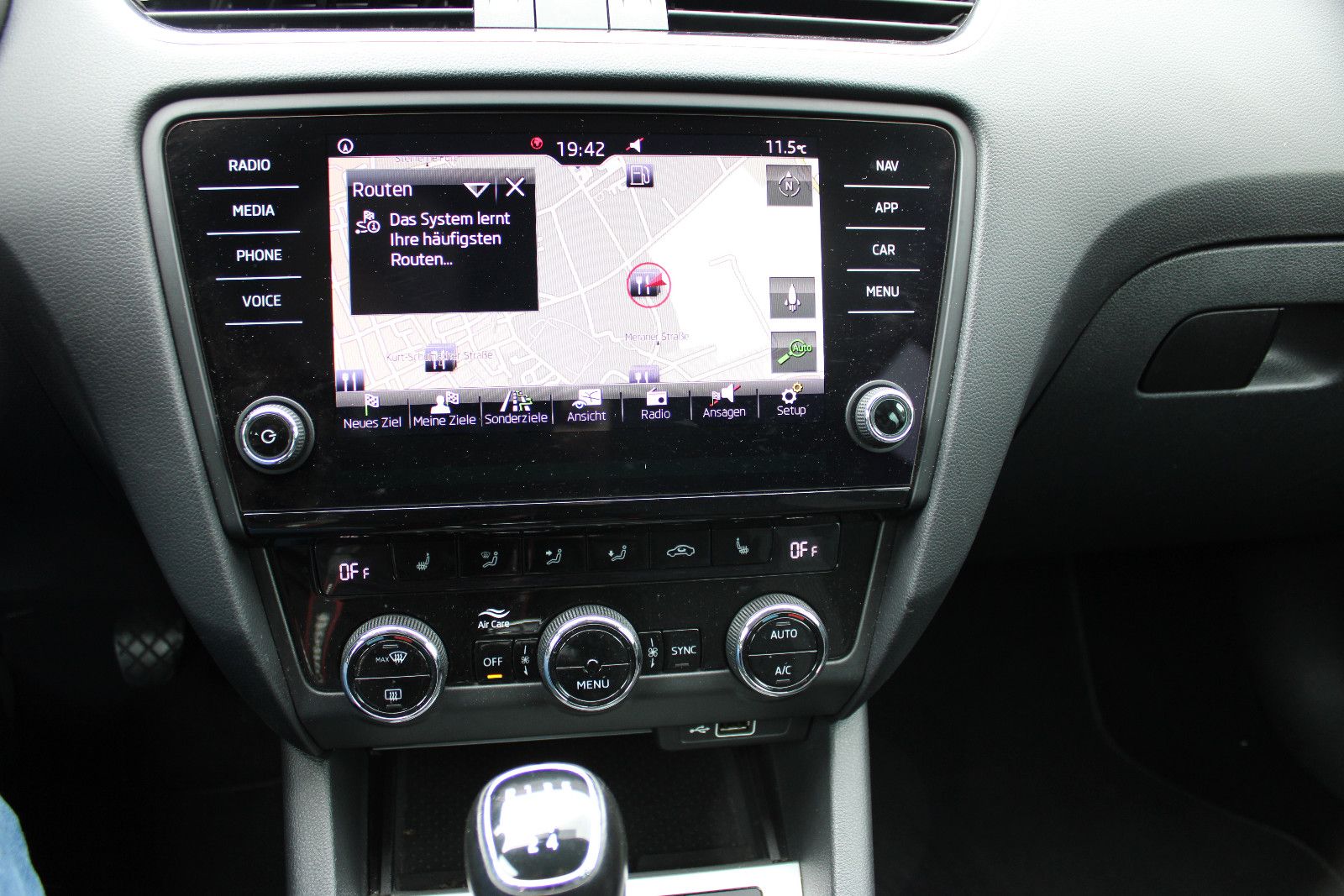Fahrzeugabbildung SKODA Octavia 1.6 TDI Combi SHZ,Navi,PDC,LED