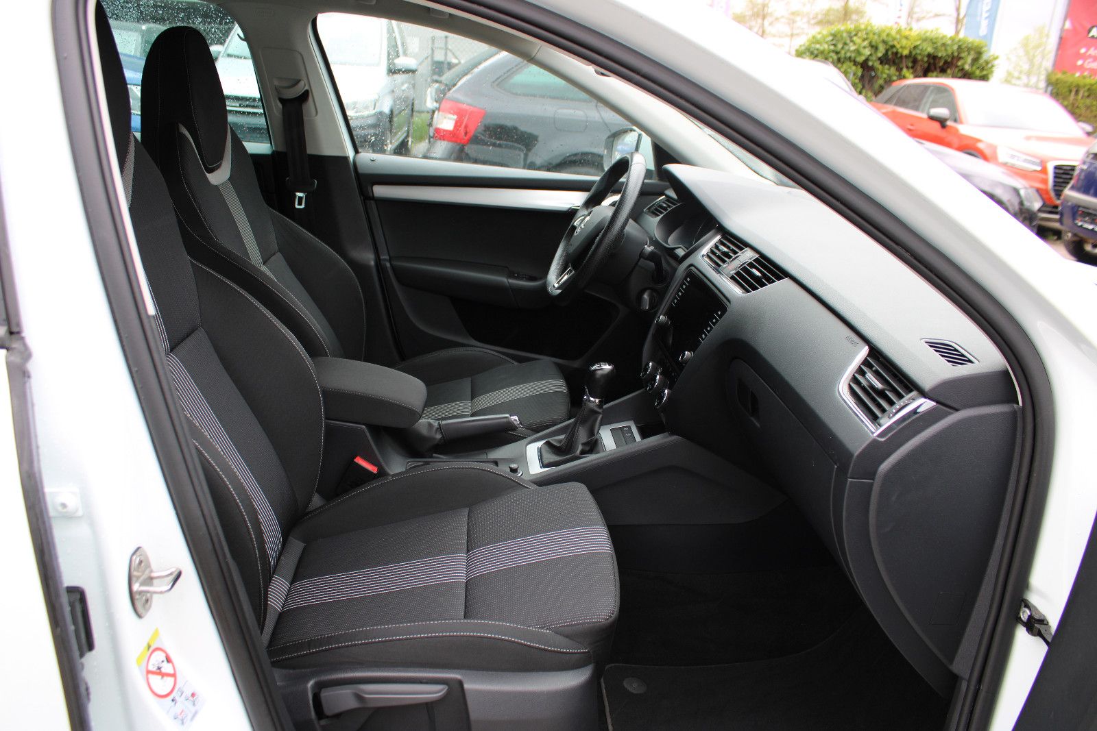 Fahrzeugabbildung SKODA Octavia 1.6 TDI Combi SHZ,Navi,PDC,LED