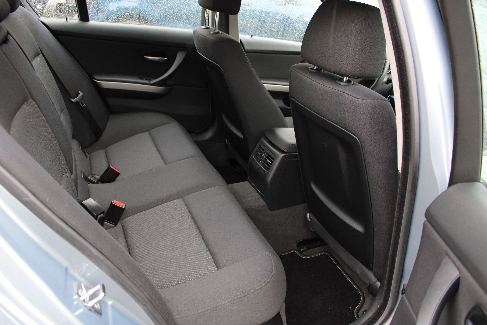 Fahrzeugabbildung BMW 318i Klimaautom. PDC Tüv neu.