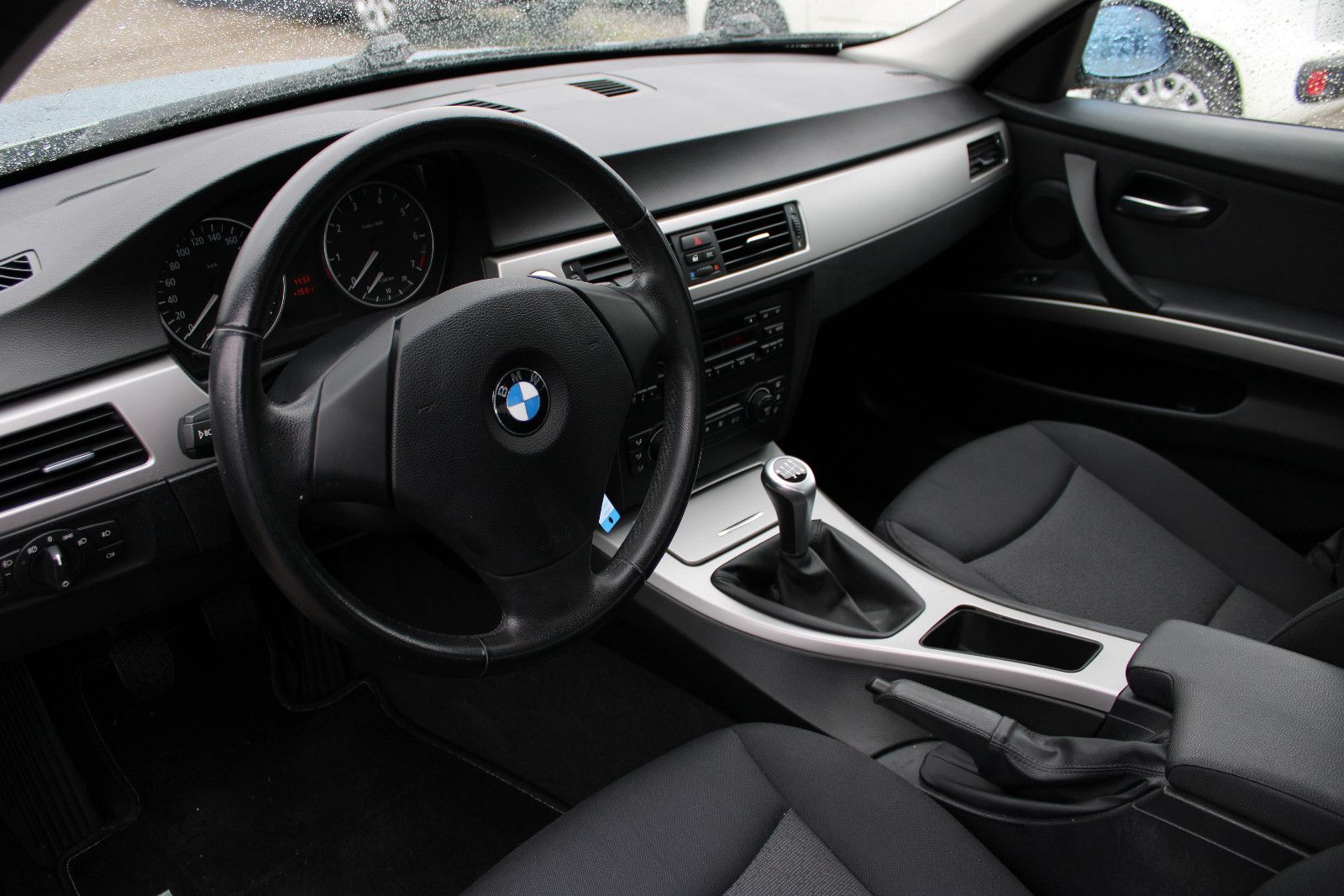 Fahrzeugabbildung BMW 318i Klimaautom. PDC Tüv neu.