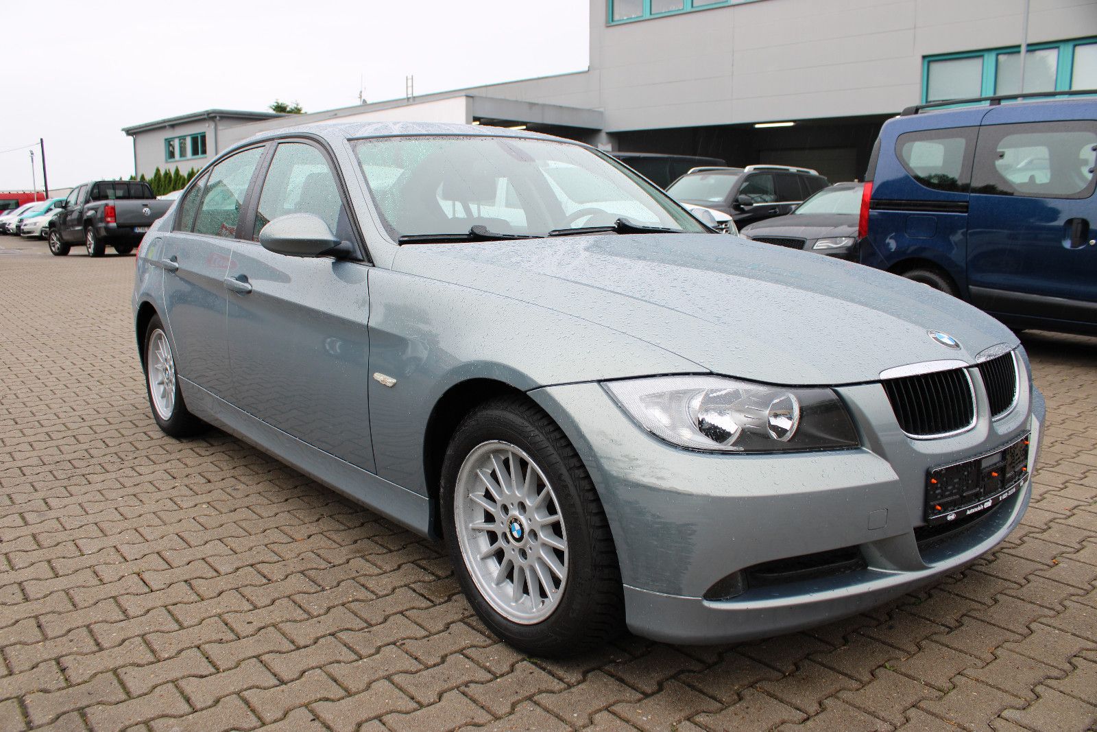 Fahrzeugabbildung BMW 318i Klimaautom. PDC Tüv neu.