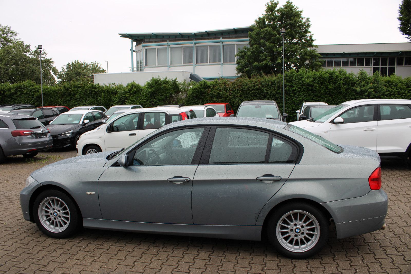 Fahrzeugabbildung BMW 318i Klimaautom. PDC Tüv neu.
