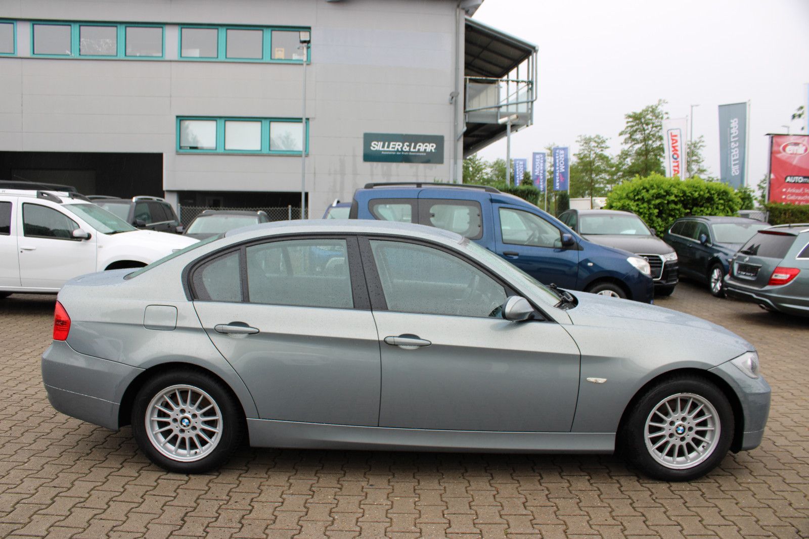 Fahrzeugabbildung BMW 318i Klimaautom. PDC Tüv neu.