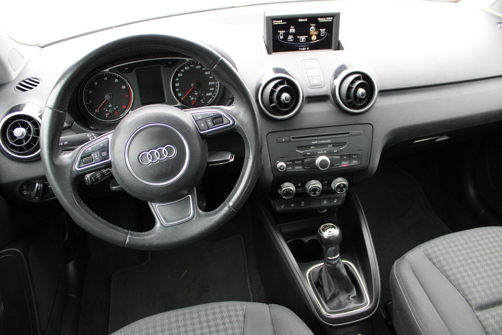 Fahrzeugabbildung Audi A1 1.4 TFSI S line Edition Sportback Navi,PDC,Xe