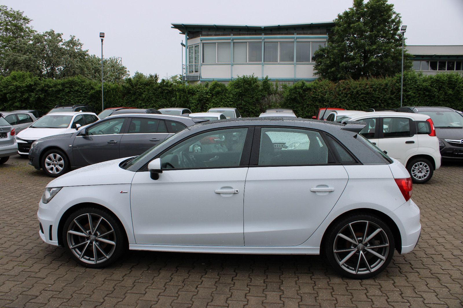Fahrzeugabbildung Audi A1 1.4 TFSI S line Edition Sportback Navi,PDC,Xe