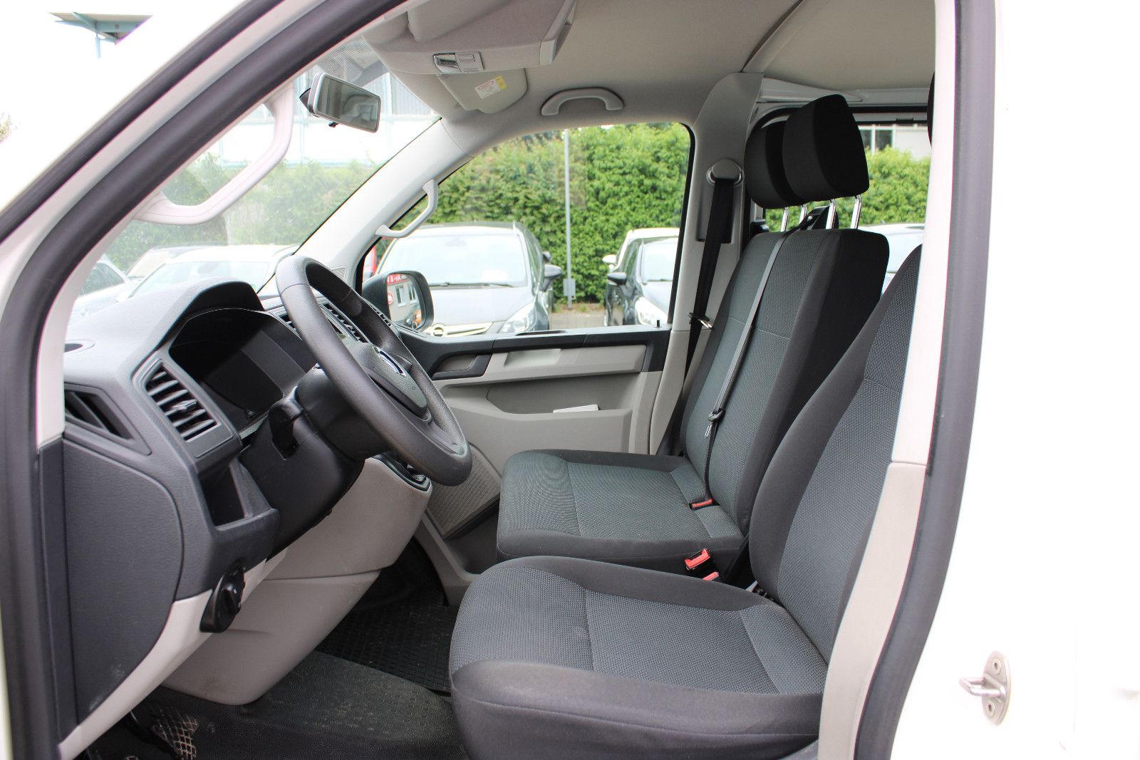 Fahrzeugabbildung Volkswagen T6 Transporter 9.Sitzer Klima,PDC