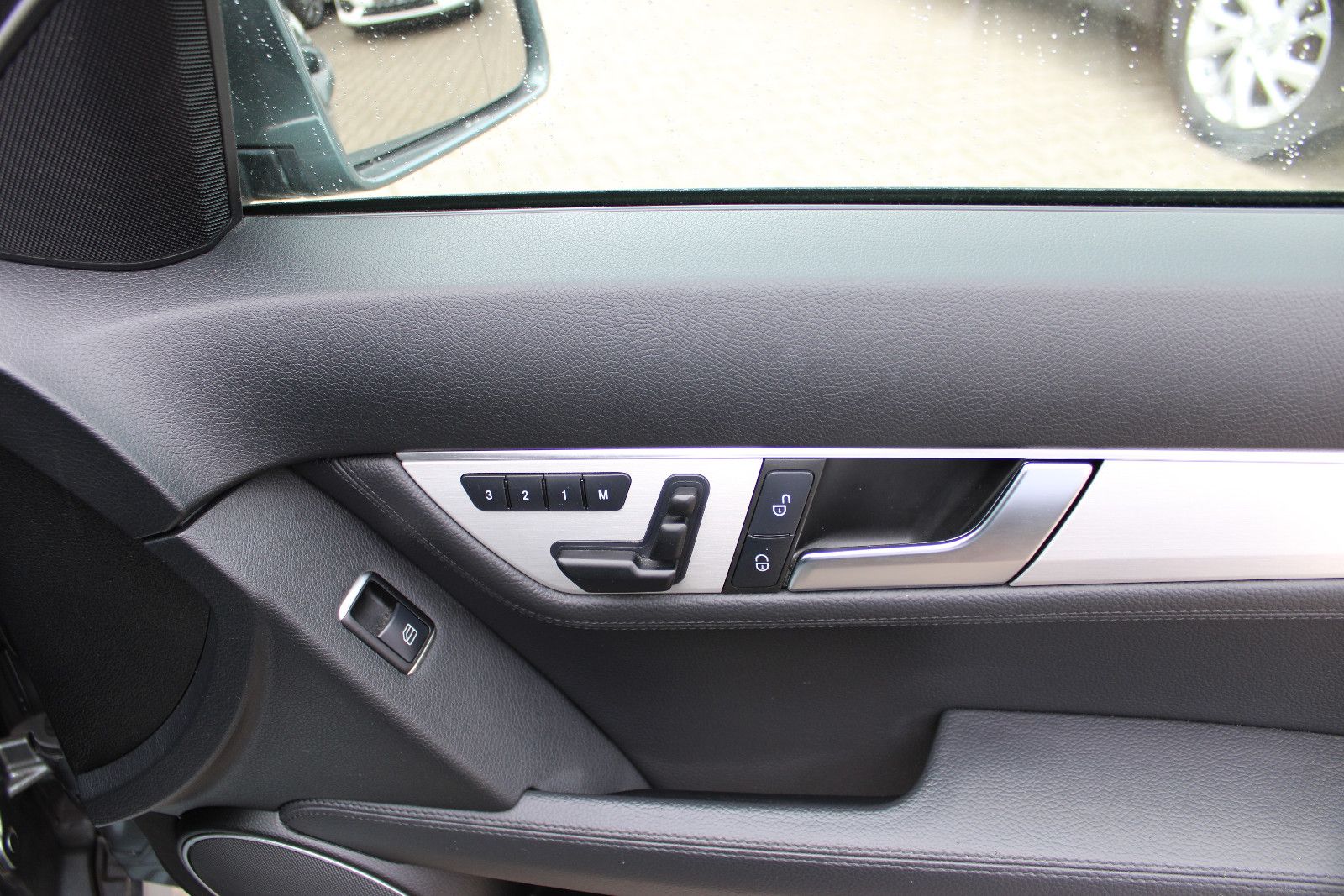 Fahrzeugabbildung Mercedes-Benz C 350 T AMG AVANTGARDE Autom. Kamera,AHK,Leder