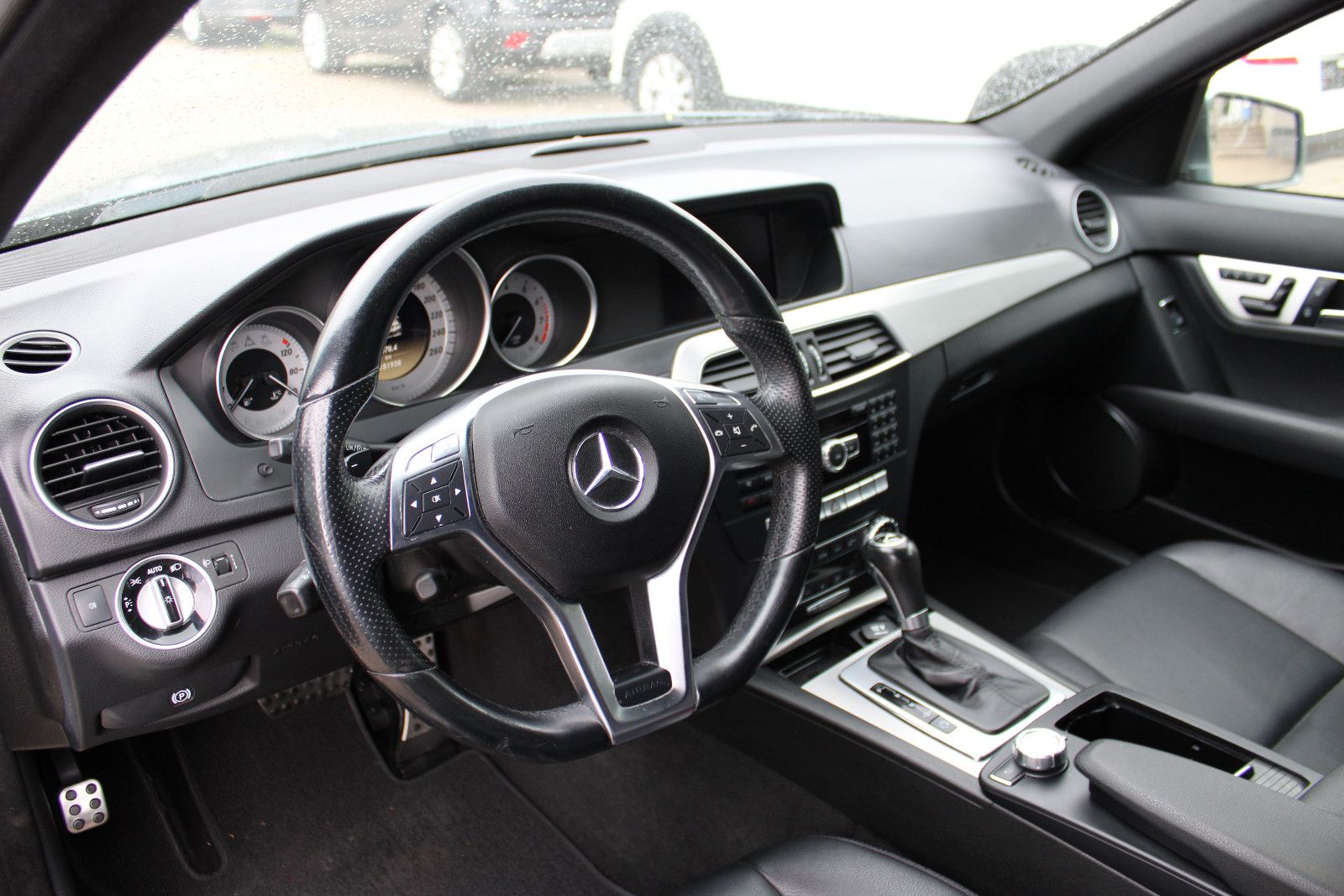 Fahrzeugabbildung Mercedes-Benz C 350 T AMG AVANTGARDE Autom. Kamera,AHK,Leder