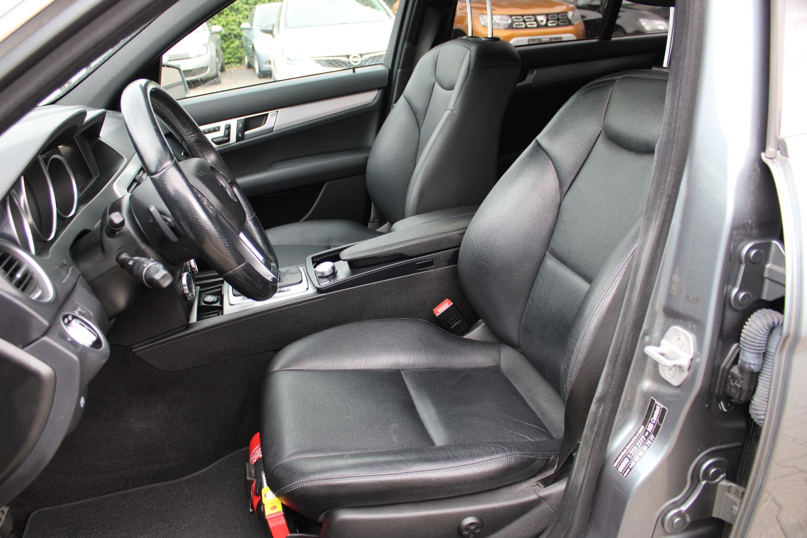 Fahrzeugabbildung Mercedes-Benz C 350 T AMG AVANTGARDE Autom. Kamera,AHK,Leder