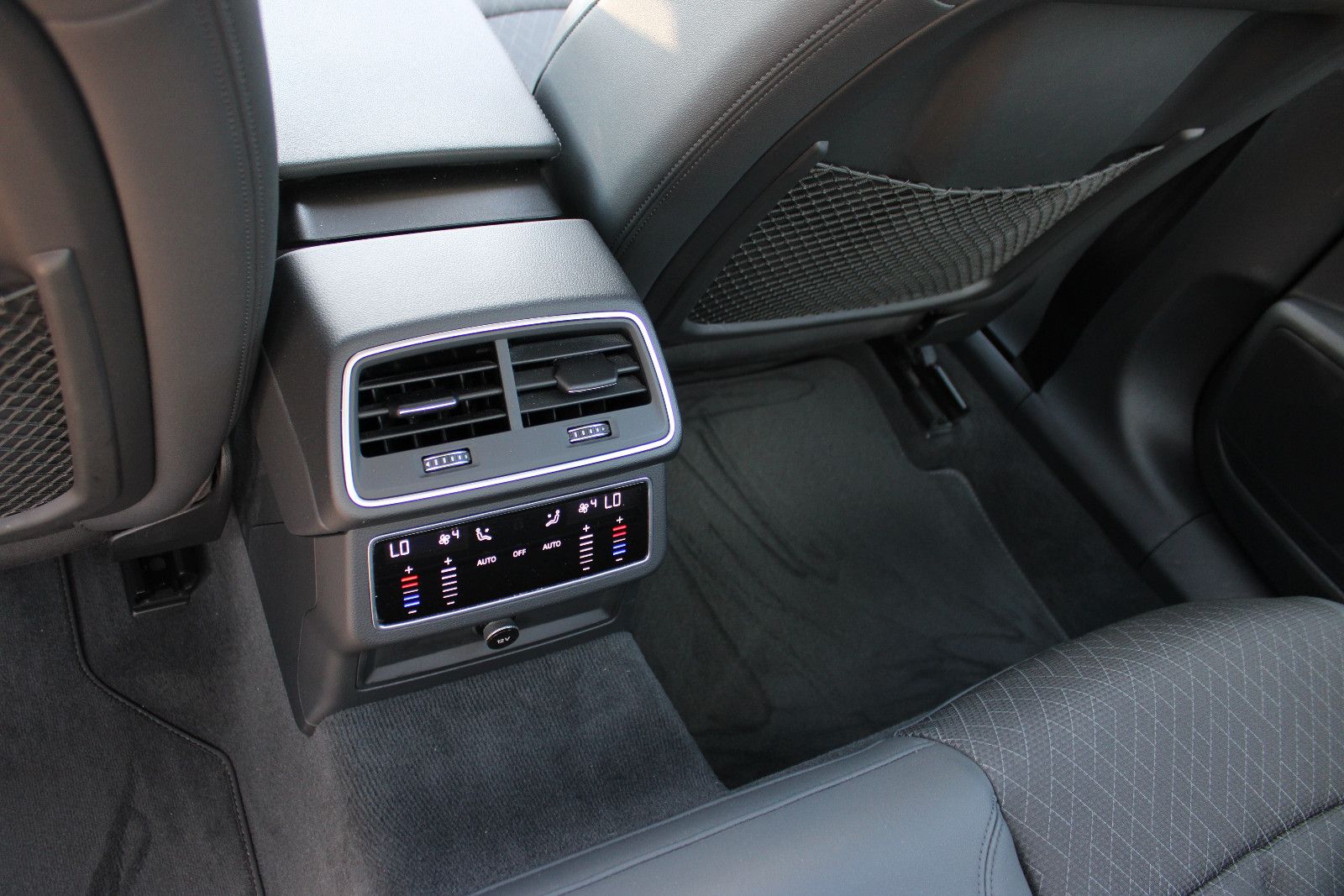 Fahrzeugabbildung Audi A6 40 TDI quattro S tronic sport