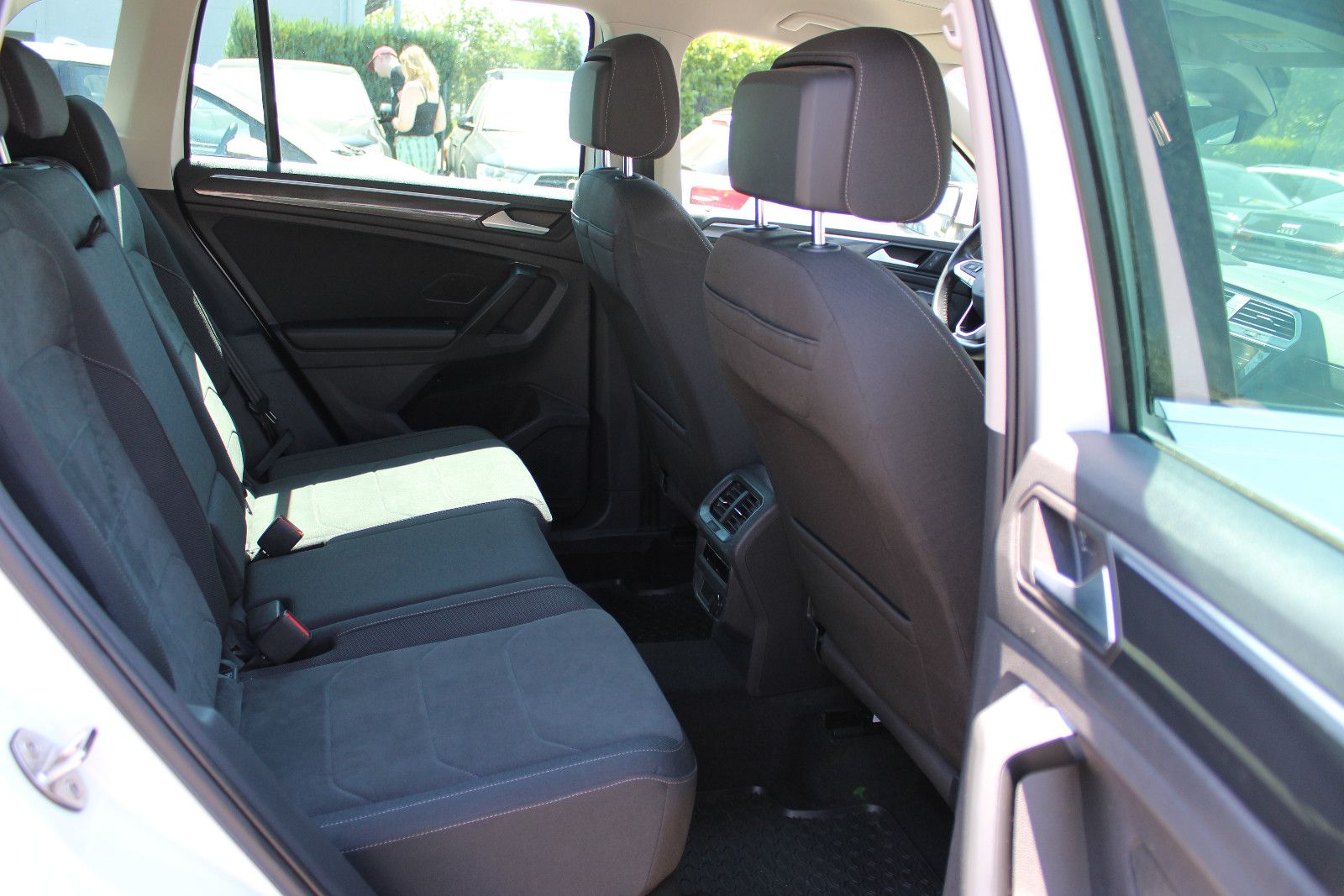 Fahrzeugabbildung Volkswagen Tiguan 2.0 TDI SCR DSG 4MOTION Kamera,IQ AHK