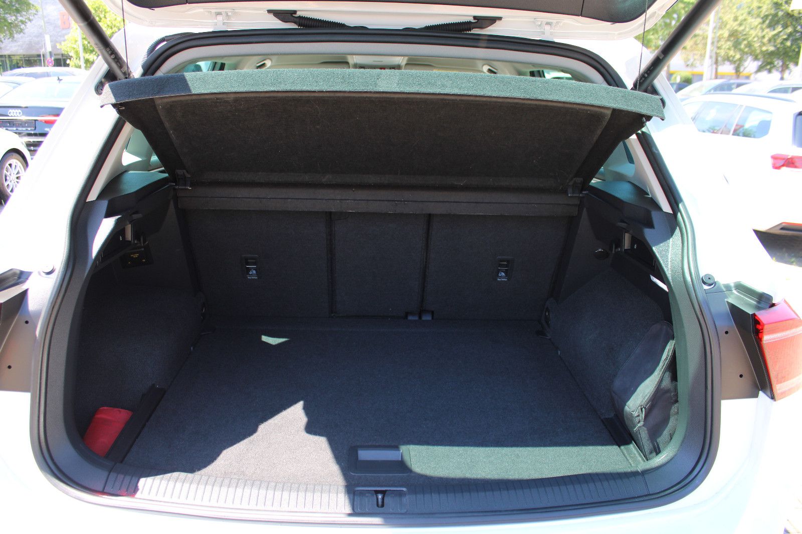 Fahrzeugabbildung Volkswagen Tiguan 2.0 TDI SCR DSG 4MOTION Kamera,IQ AHK