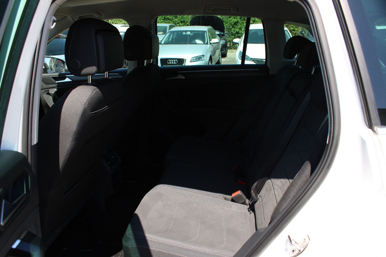 Fahrzeugabbildung Volkswagen Tiguan 2.0 TDI SCR DSG 4MOTION Kamera,IQ AHK