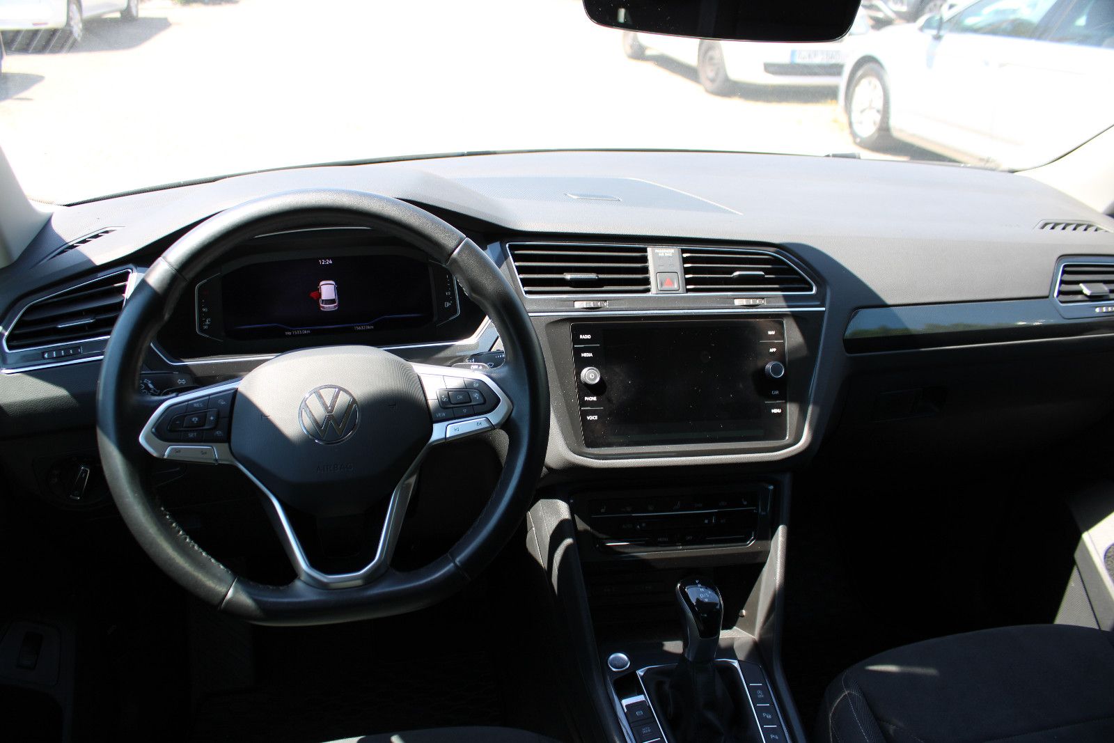 Fahrzeugabbildung Volkswagen Tiguan 2.0 TDI SCR DSG 4MOTION Kamera,IQ AHK