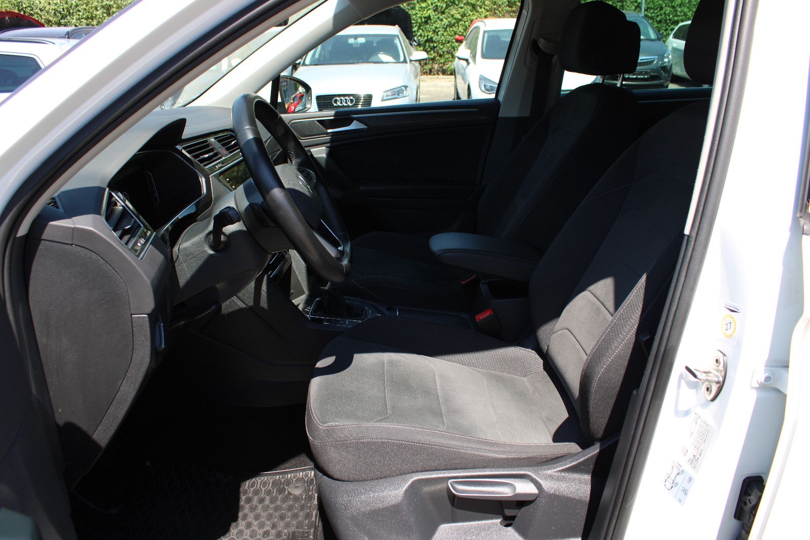 Fahrzeugabbildung Volkswagen Tiguan 2.0 TDI SCR DSG 4MOTION Kamera,IQ AHK