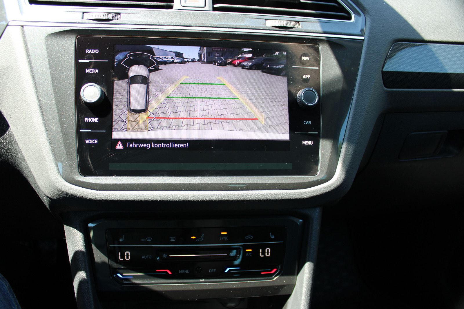 Fahrzeugabbildung Volkswagen Tiguan 2.0 TDI SCR DSG 4MOTION Kamera,IQ AHK