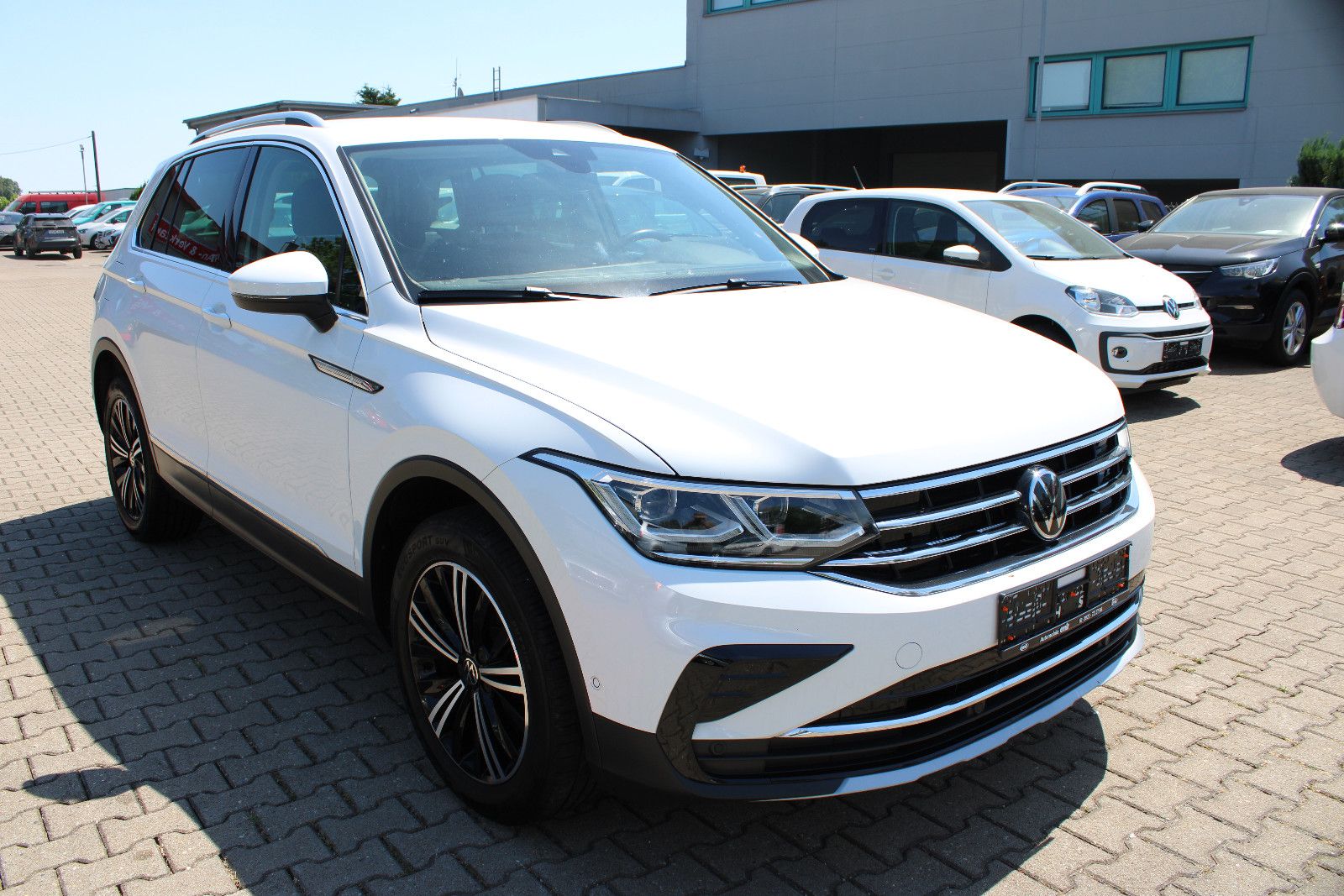 Fahrzeugabbildung Volkswagen Tiguan 2.0 TDI SCR DSG 4MOTION Kamera,IQ AHK